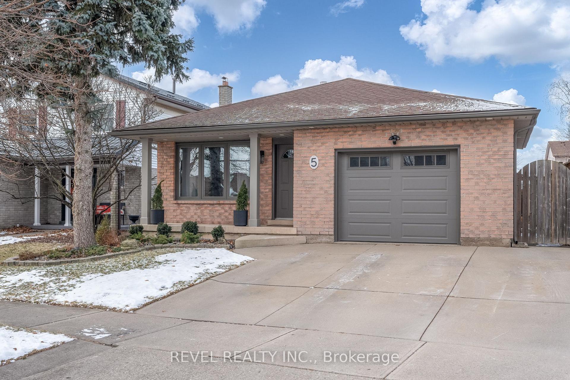 Photo 3 of 5 Ventura Drive, Hamilton, Stoney Creek Mountain — HOMEH