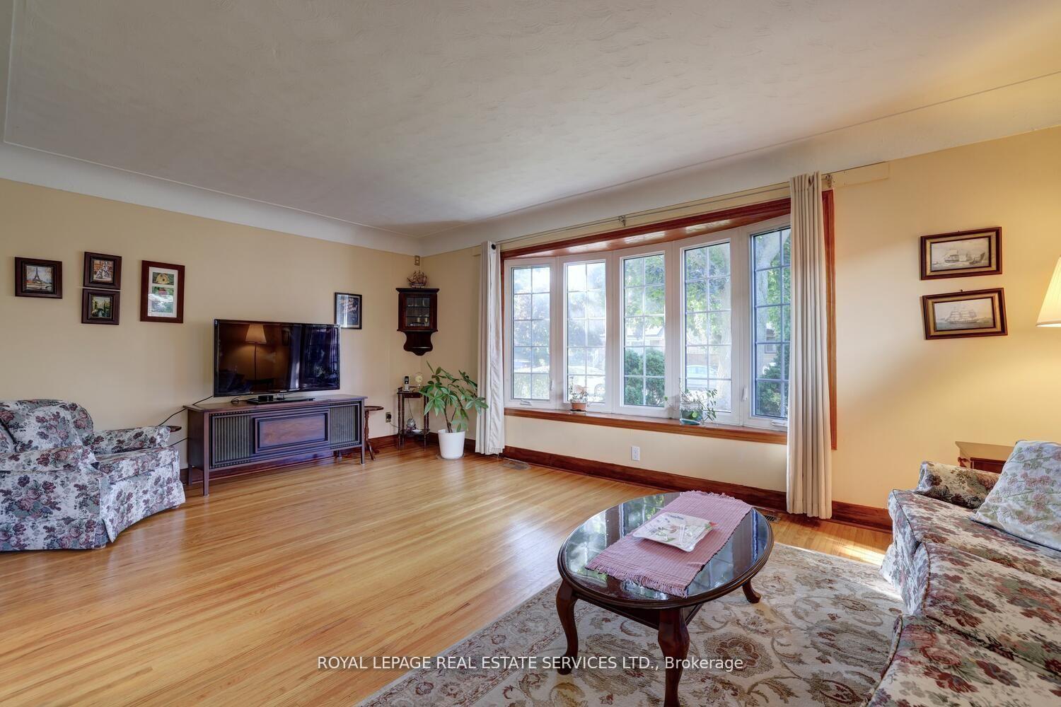Photo 7 of 167 West 18th Street, Hamilton, Buchanan — HOMEH
