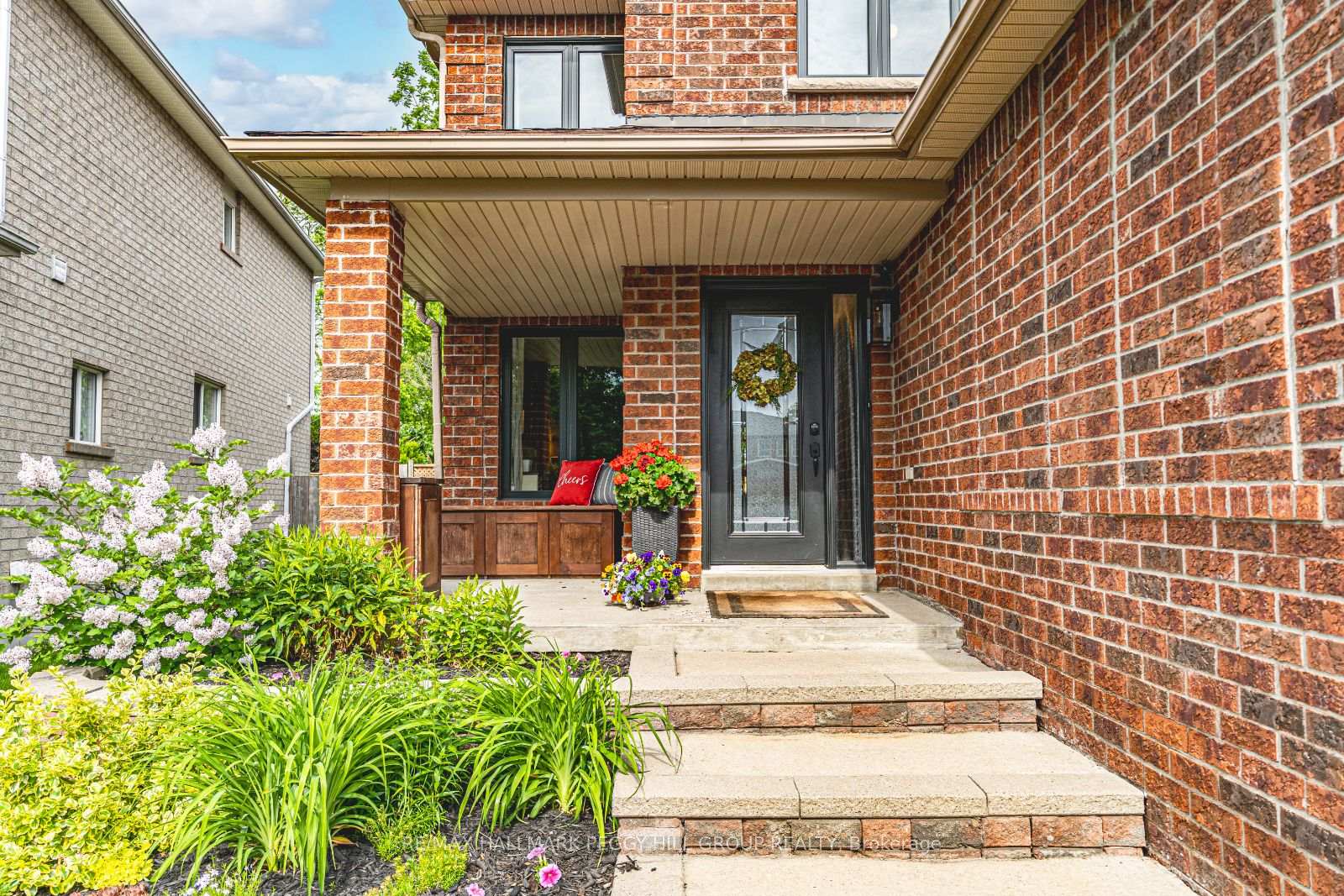 Photo 2 of 70 Girdwood Drive, Barrie, Holly — HOMEH