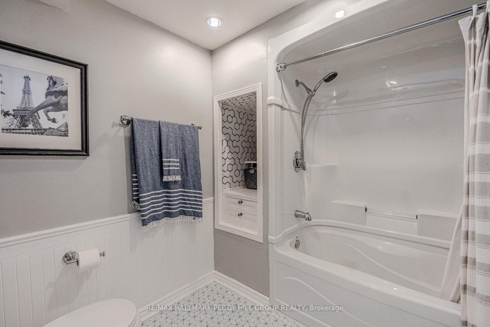 Photo 19 of 70 Girdwood Drive, Barrie, Holly — HOMEH