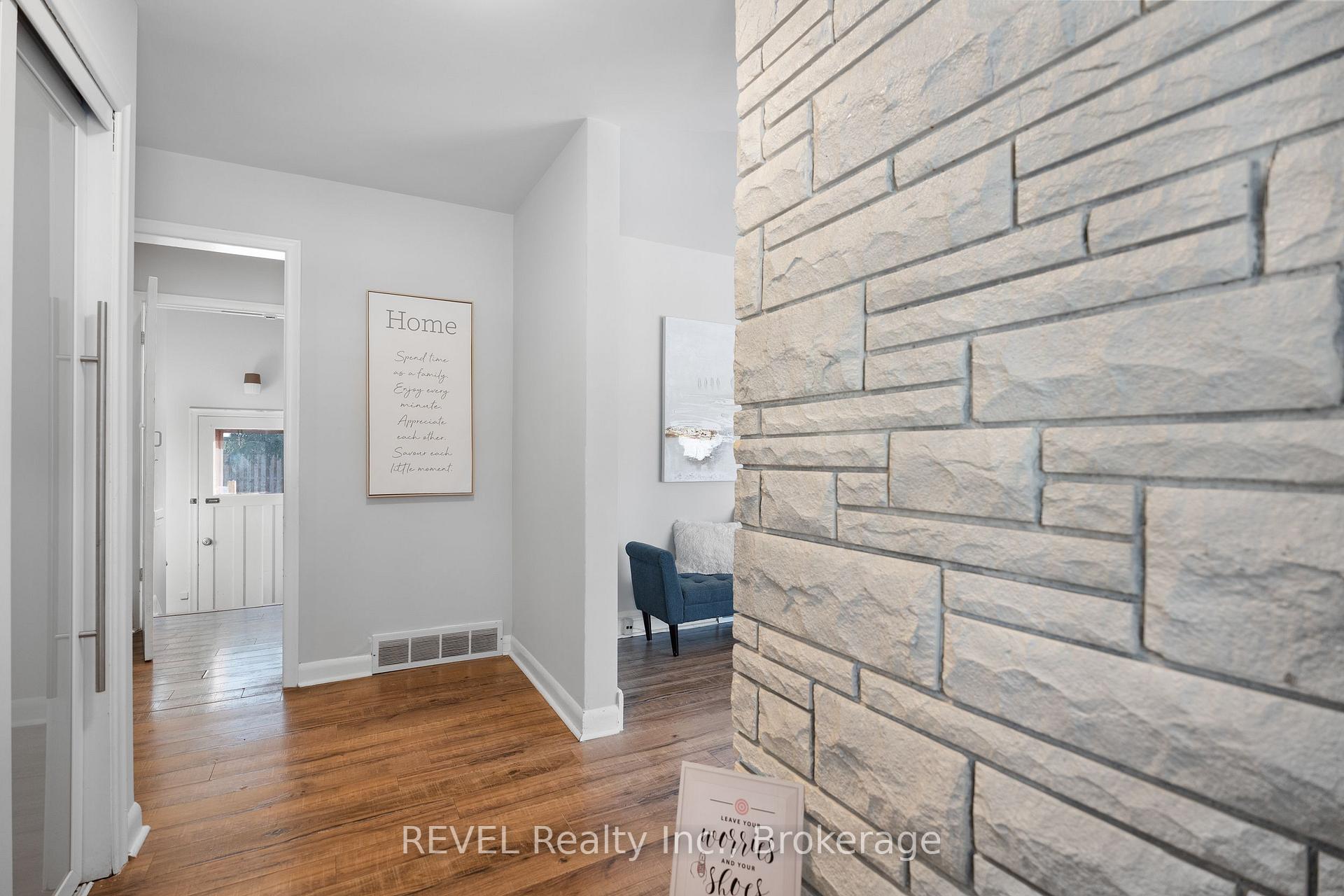 Photo 5 of 4 Lochinvar Drive, St. Catharines, Glendale/Glenridge — HOMEH