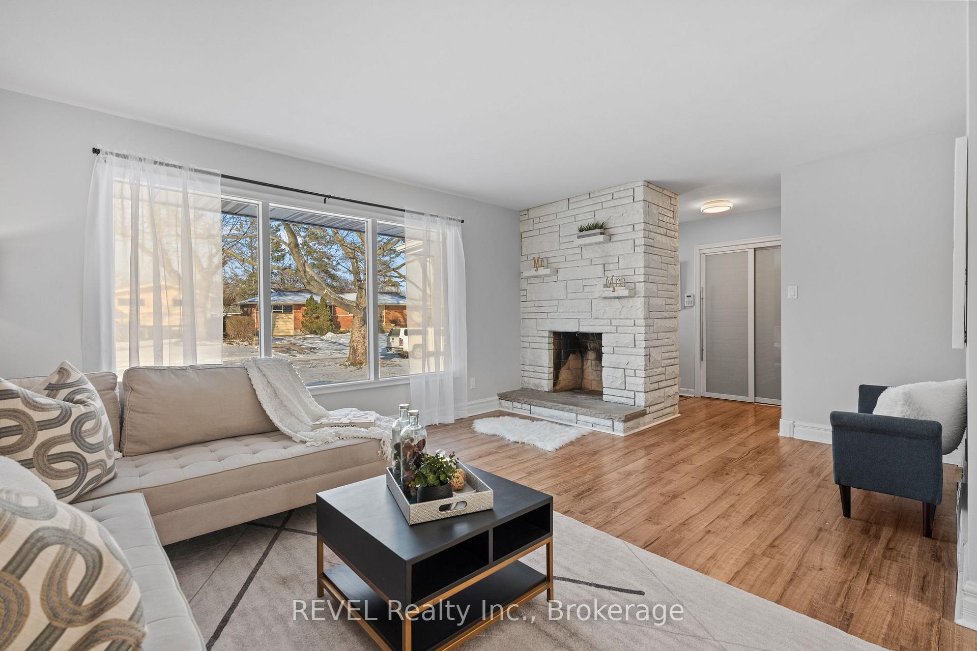 Photo 7 of 4 Lochinvar Drive, St. Catharines, Glendale/Glenridge — HOMEH
