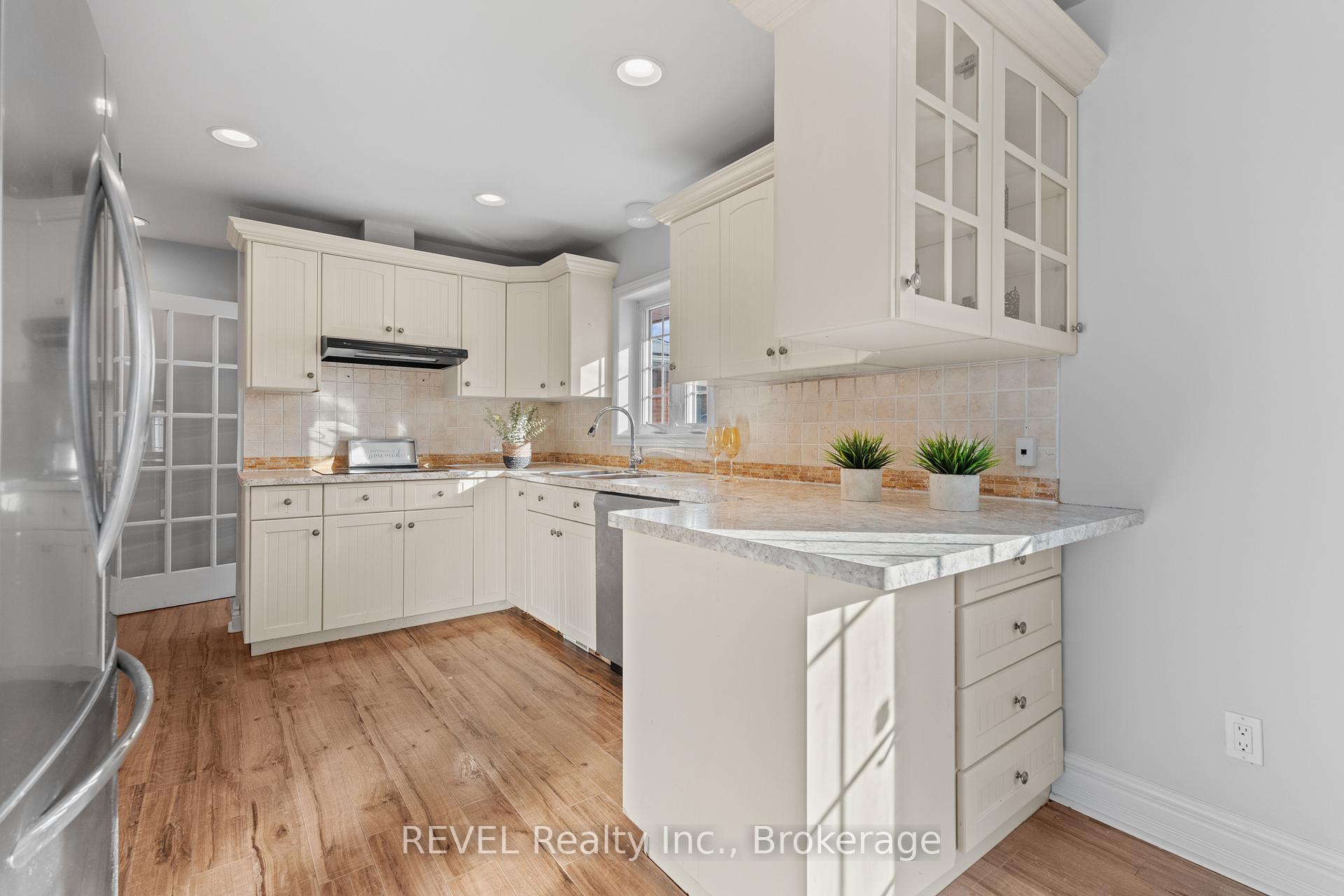Photo 9 of 4 Lochinvar Drive, St. Catharines, Glendale/Glenridge — HOMEH