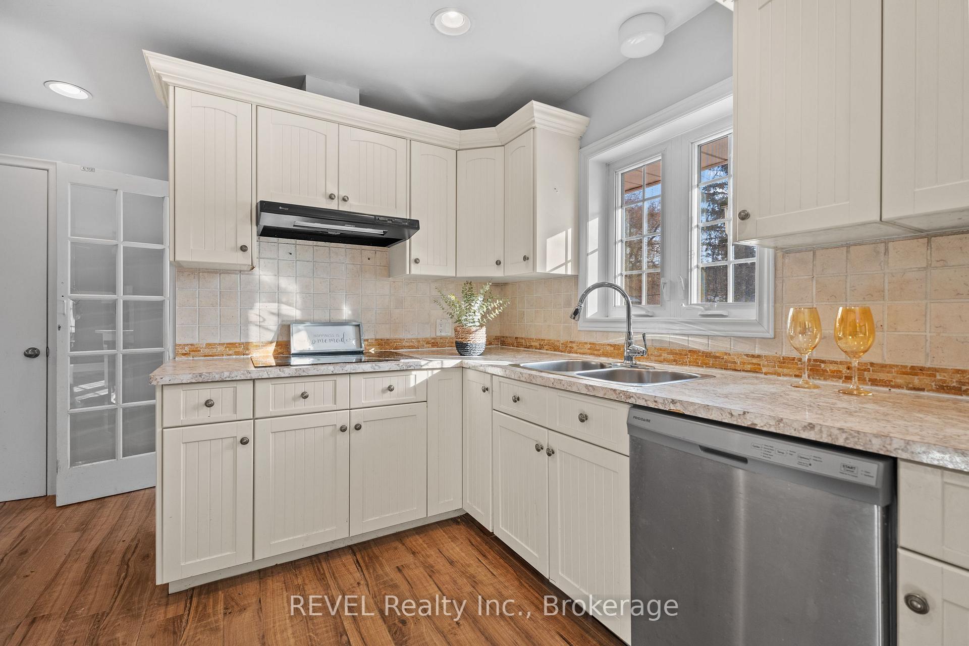 Photo 11 of 4 Lochinvar Drive, St. Catharines, Glendale/Glenridge — HOMEH