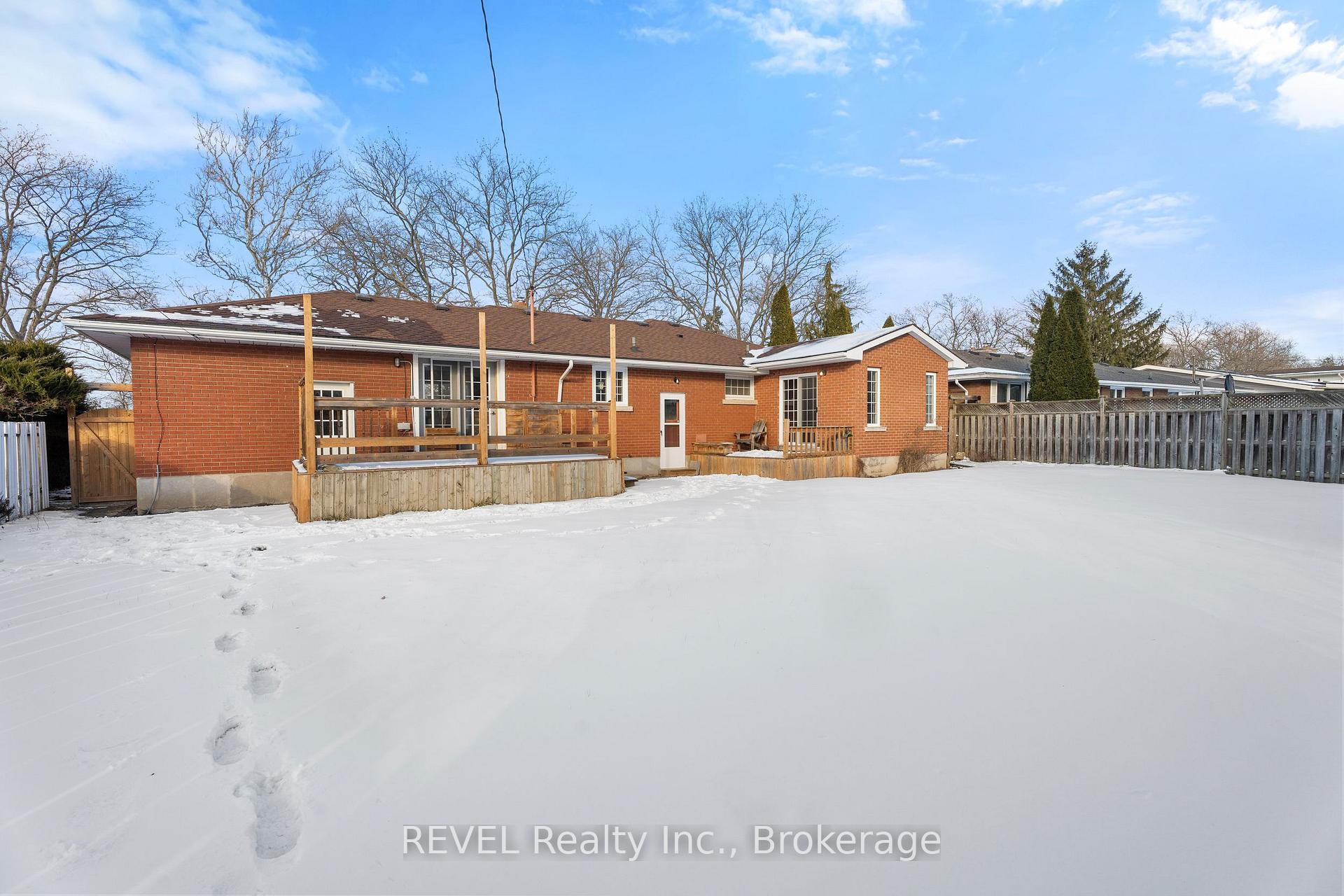 Photo 32 of 4 Lochinvar Drive, St. Catharines, Glendale/Glenridge — HOMEH