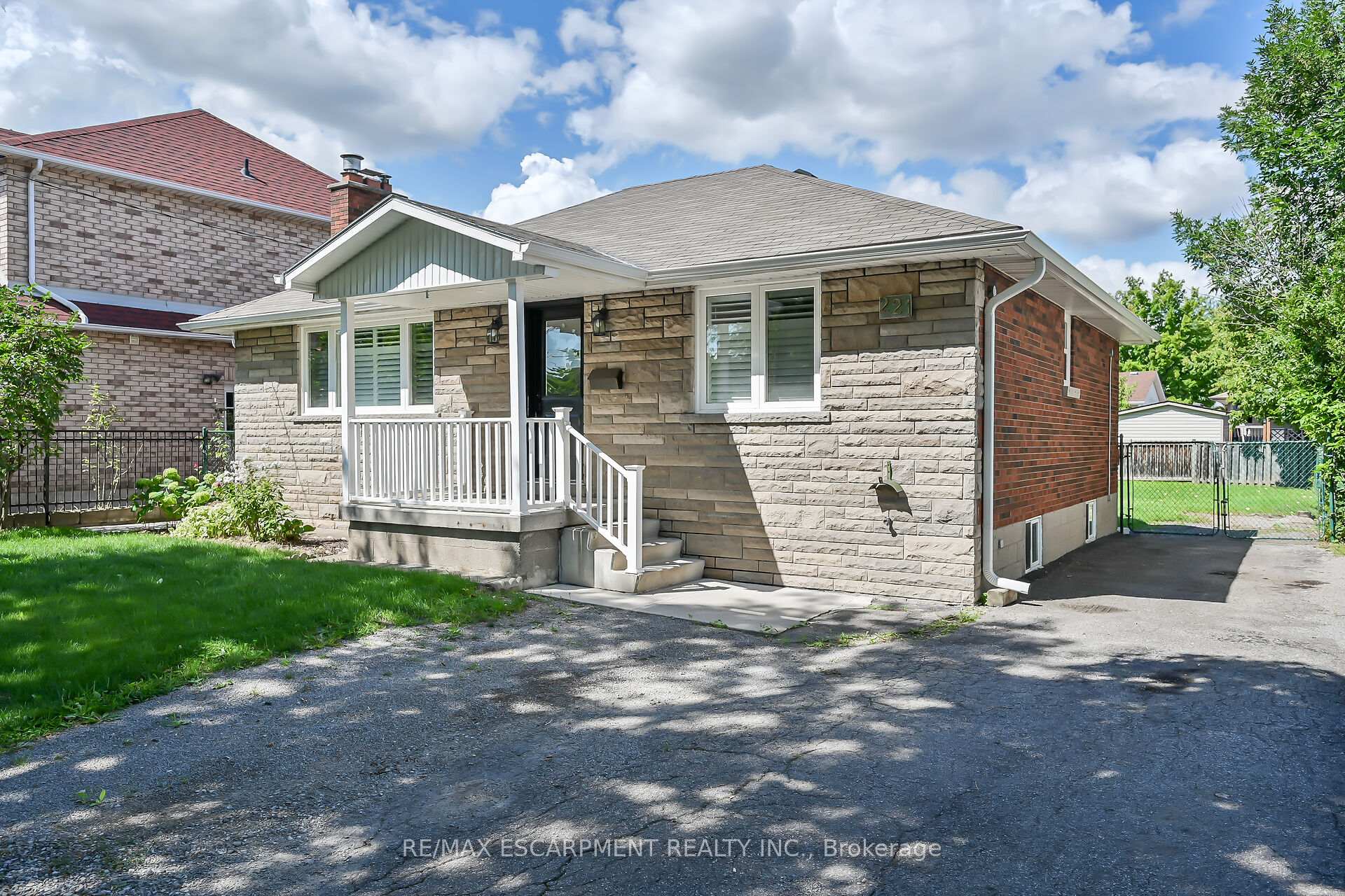 Photo 5 of 221 Gray Road, Hamilton, Stoney Creek — HOMEH