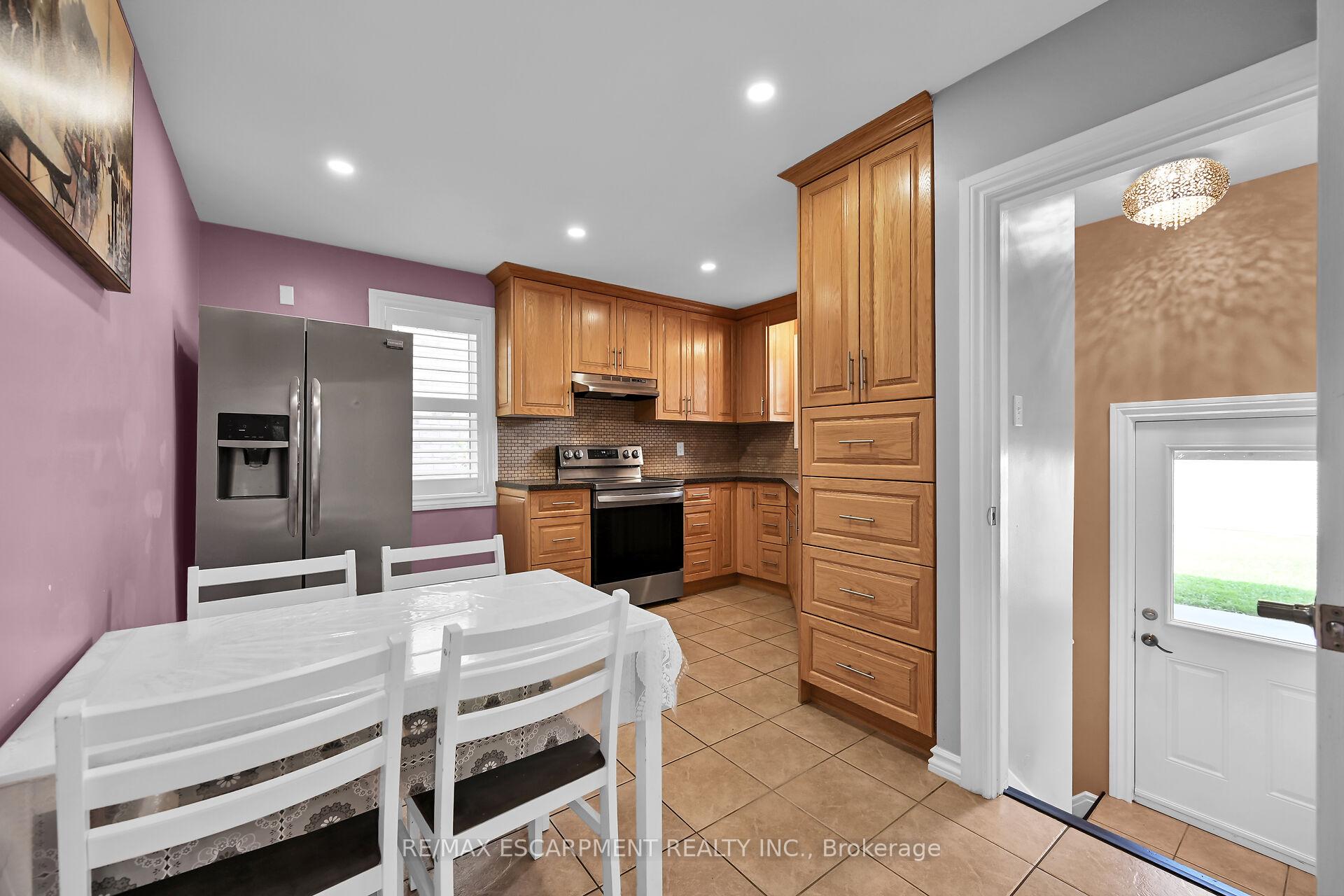 Photo 12 of 221 Gray Road, Hamilton, Stoney Creek — HOMEH