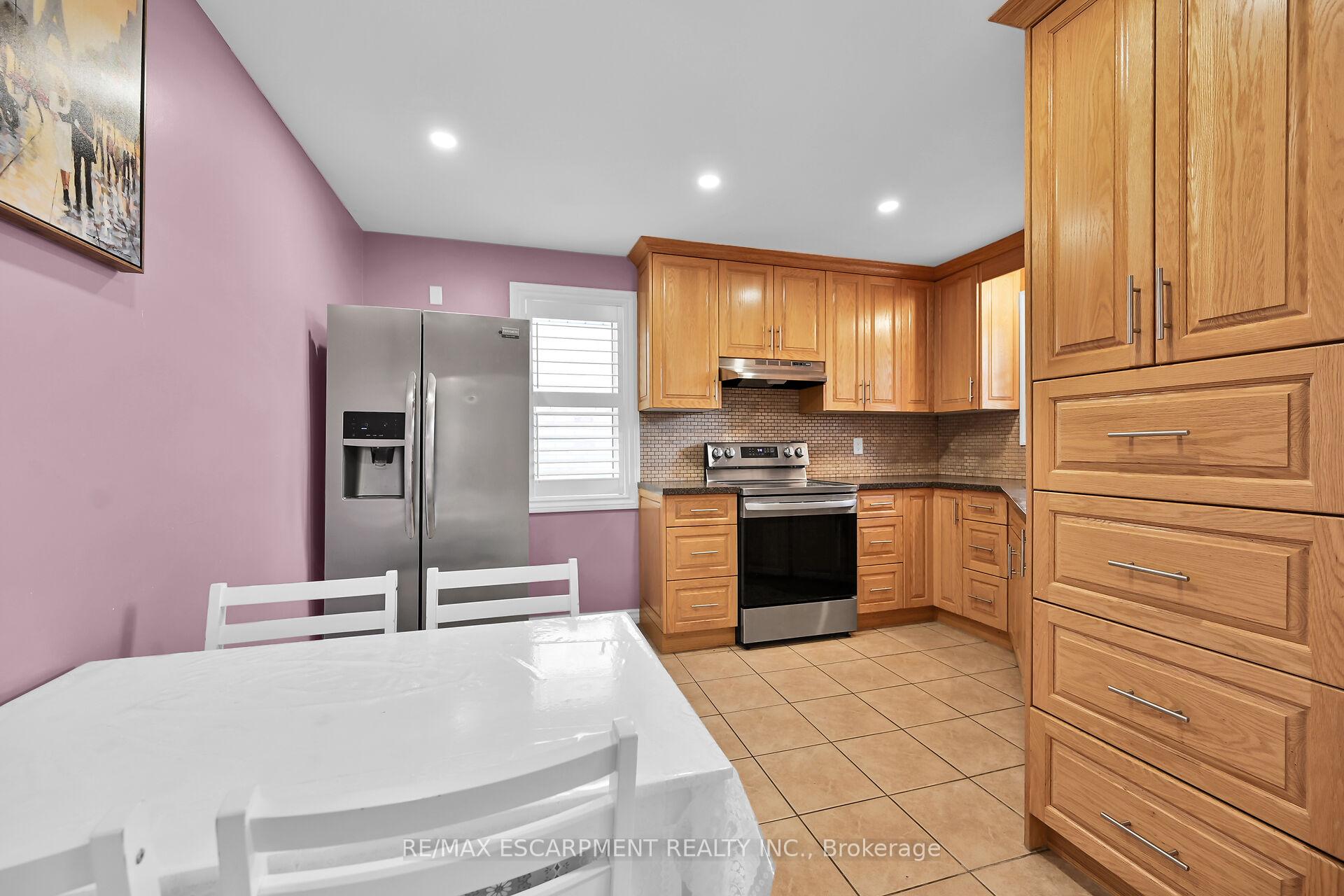 Photo 13 of 221 Gray Road, Hamilton, Stoney Creek — HOMEH