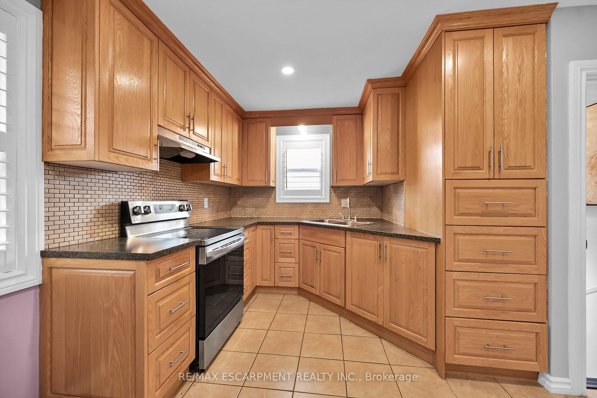 Photo 15 of 221 Gray Road, Hamilton, Stoney Creek — HOMEH