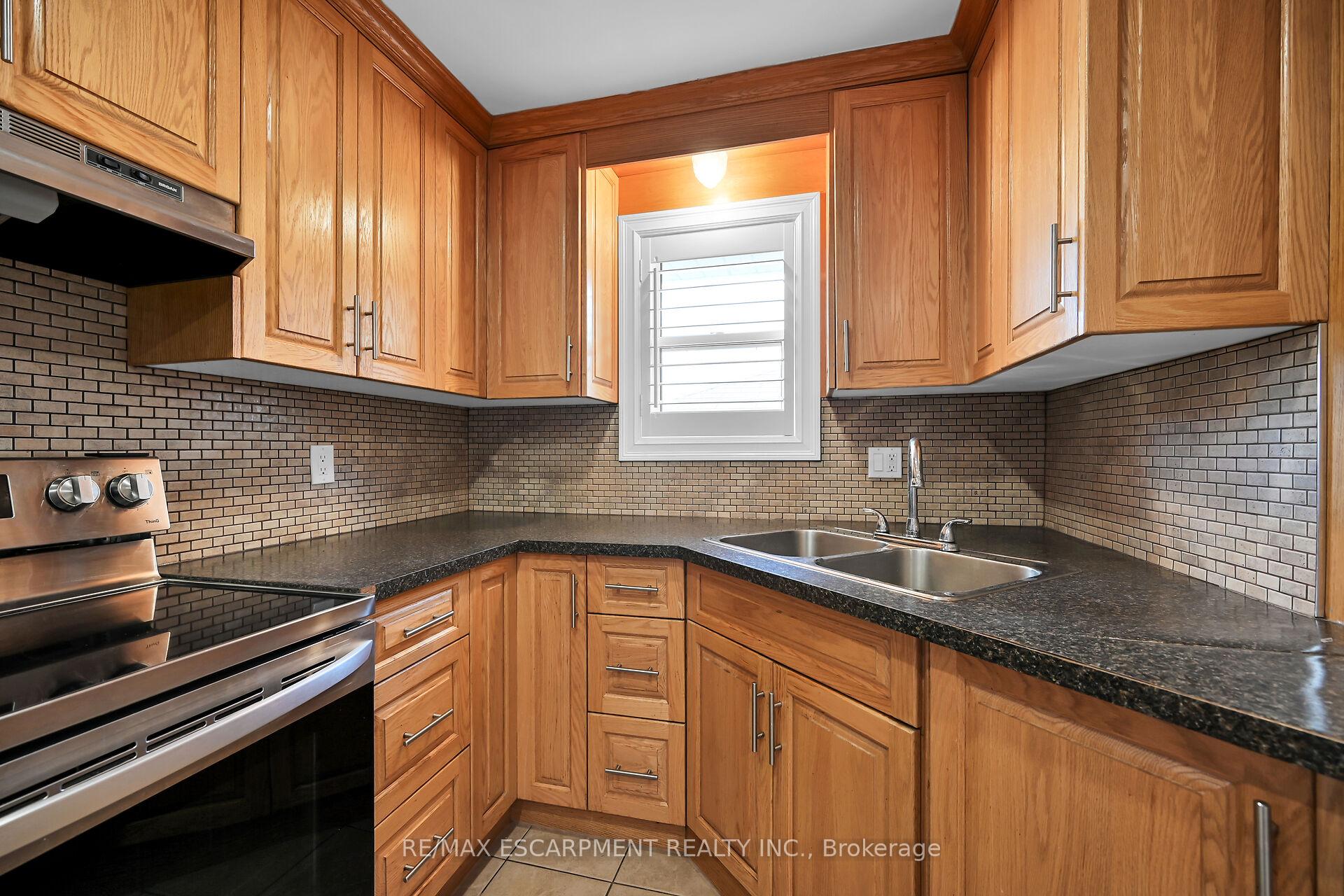 Photo 18 of 221 Gray Road, Hamilton, Stoney Creek — HOMEH