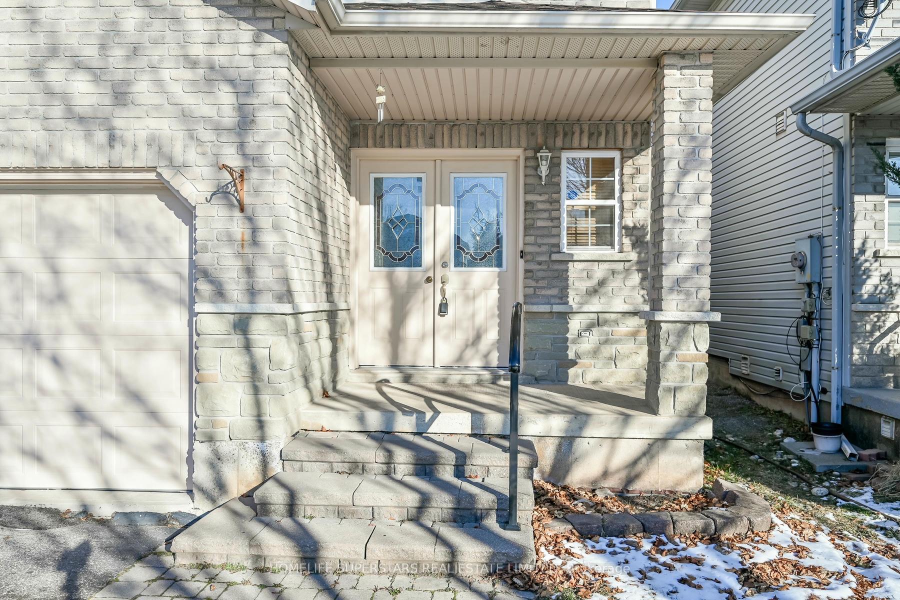 Photo 4 of 59 Kendrick Court, Hamilton, Ancaster — HOMEH