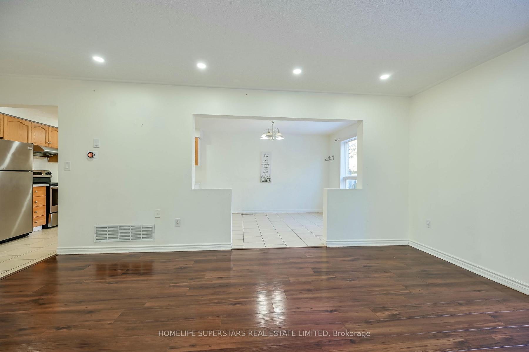 Photo 8 of 59 Kendrick Court, Hamilton, Ancaster — HOMEH