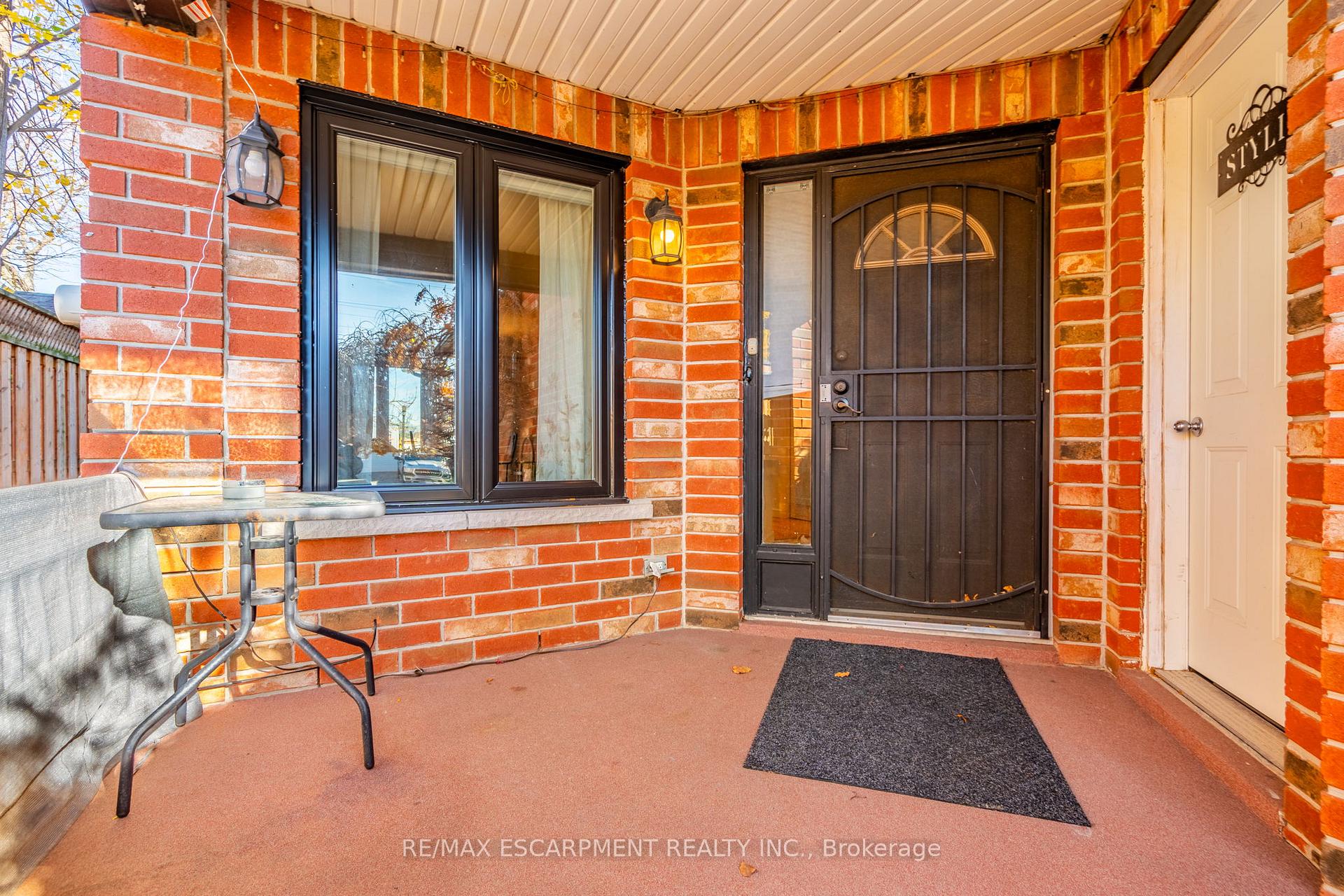 Photo 3 of 138 Beaverbrook Avenue, Hamilton, Broughton — HOMEH