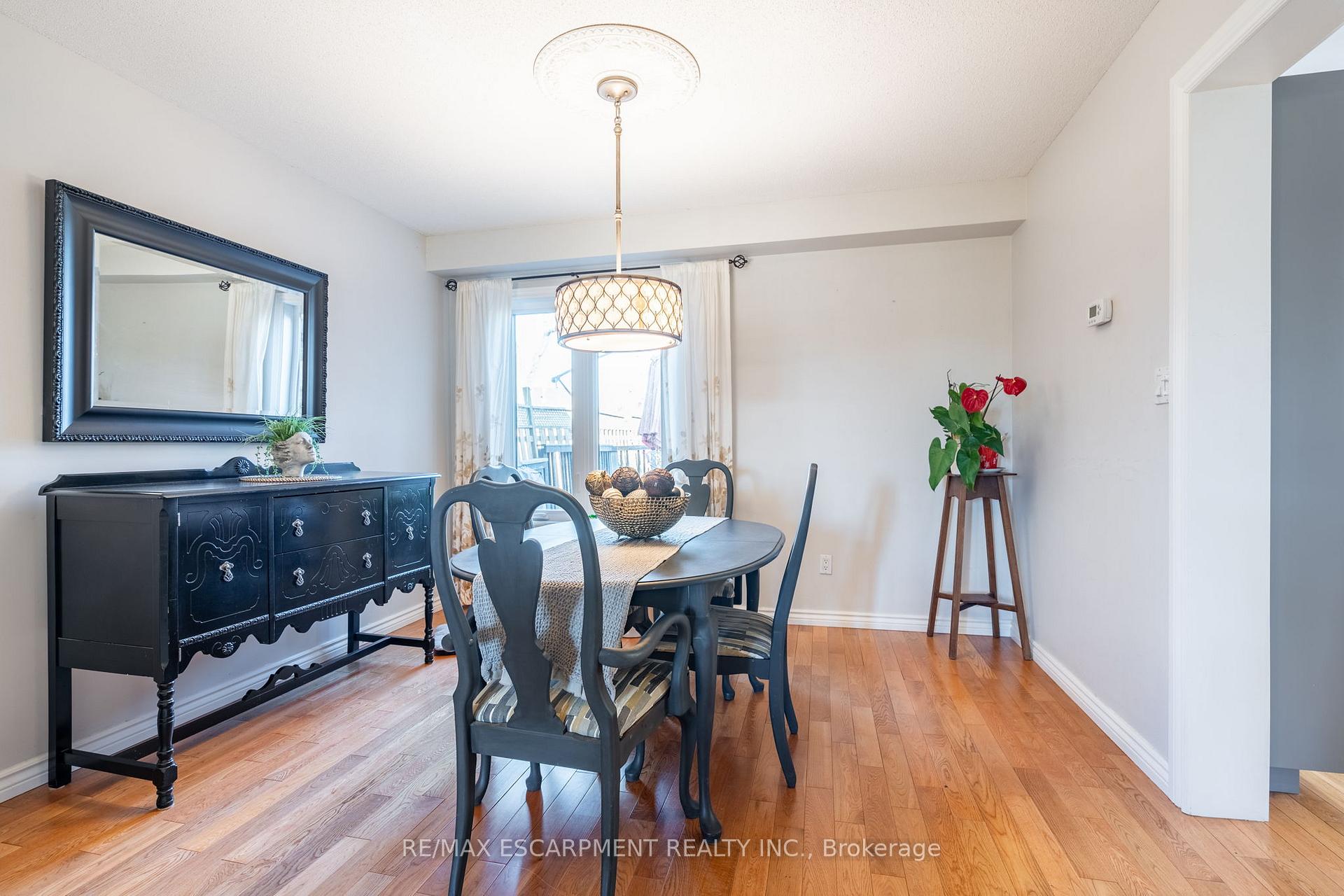 Photo 10 of 138 Beaverbrook Avenue, Hamilton, Broughton — HOMEH
