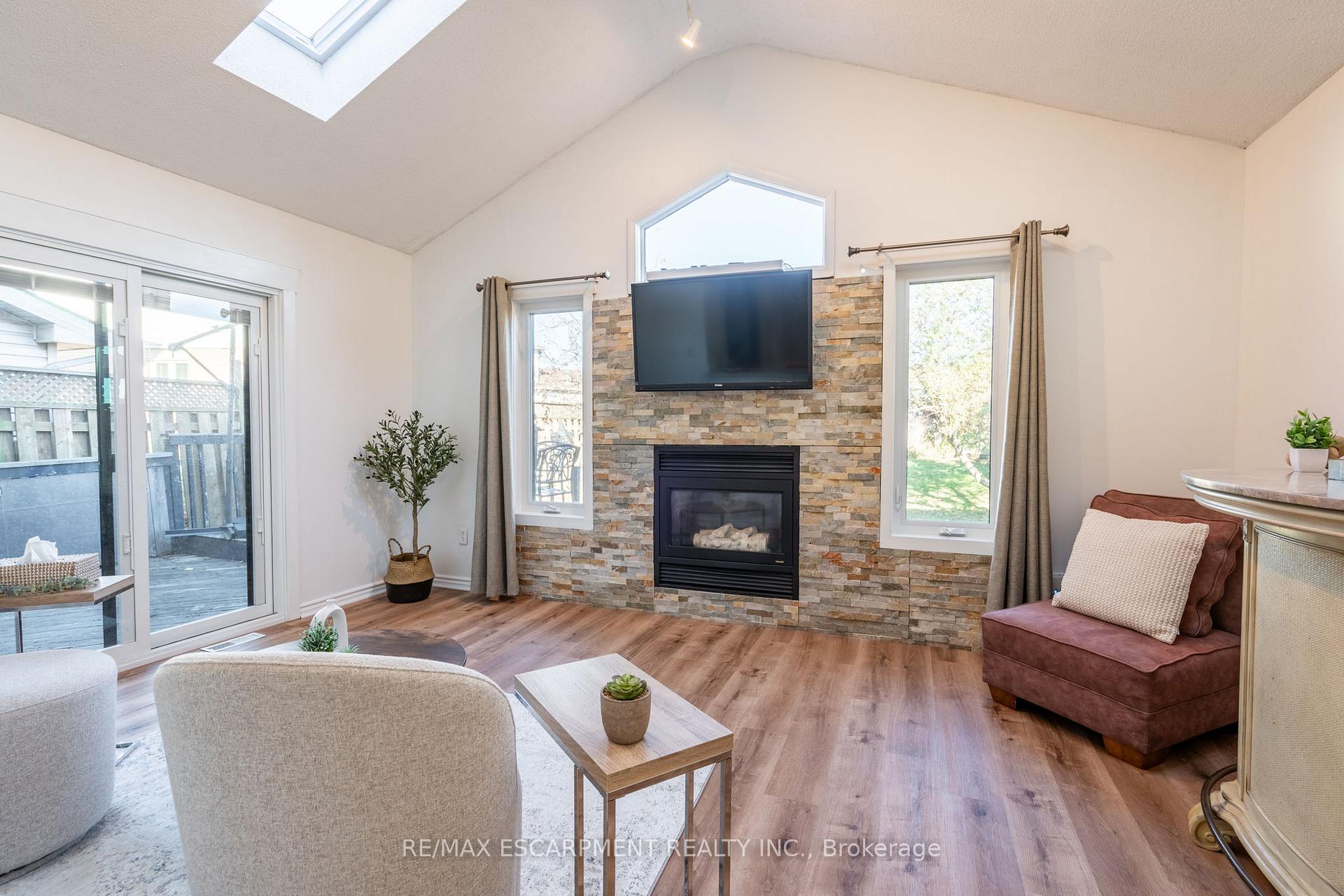 Photo 16 of 138 Beaverbrook Avenue, Hamilton, Broughton — HOMEH