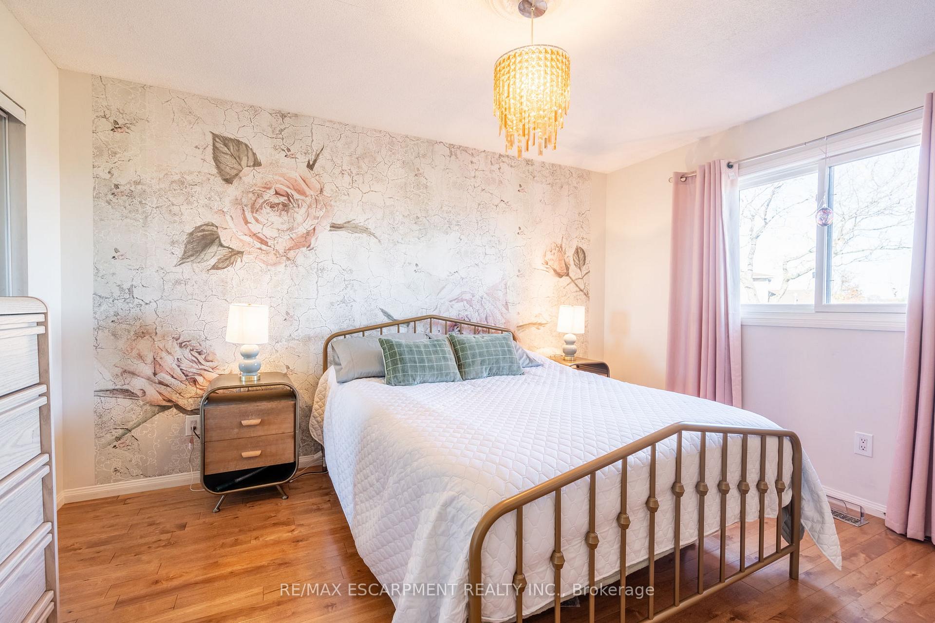 Photo 23 of 138 Beaverbrook Avenue, Hamilton, Broughton — HOMEH