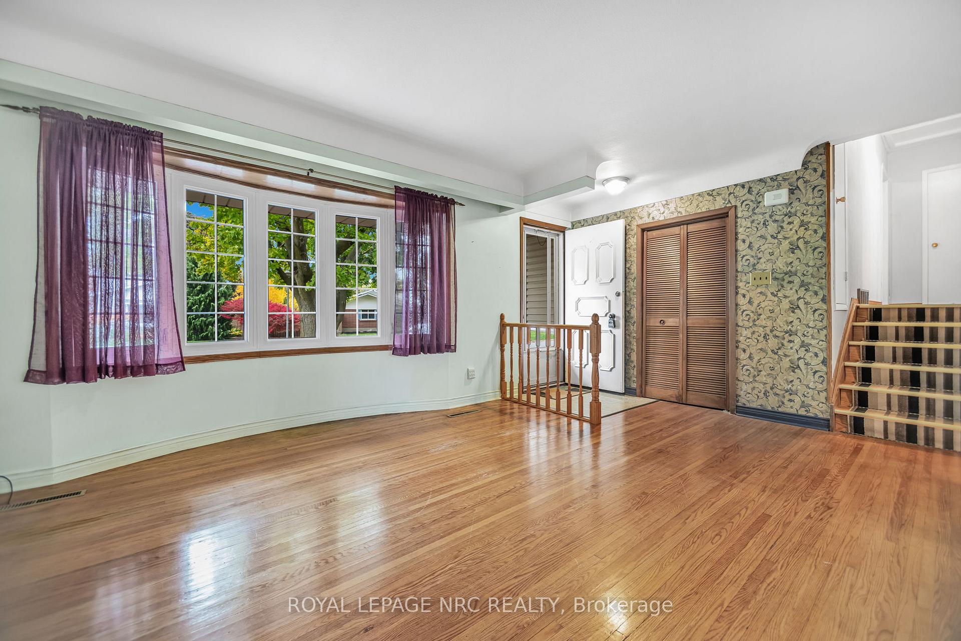 Photo 4 of 22 Rosemount Avenue, St. Catharines, Vine/Linwell — HOMEH