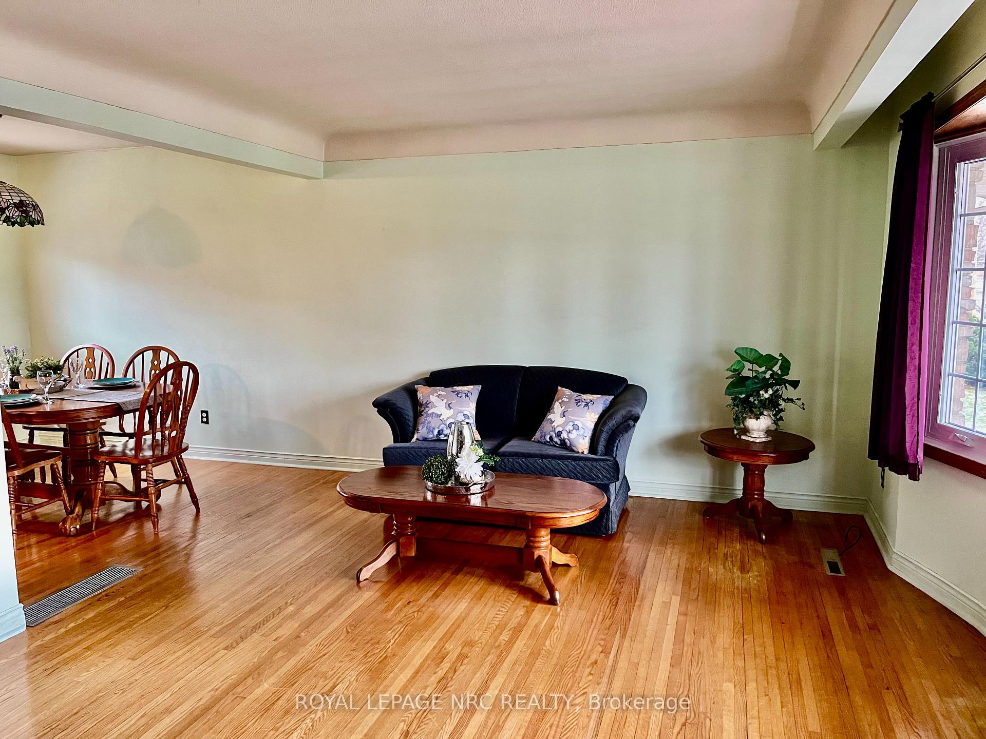 Photo 6 of 22 Rosemount Avenue, St. Catharines, Vine/Linwell — HOMEH
