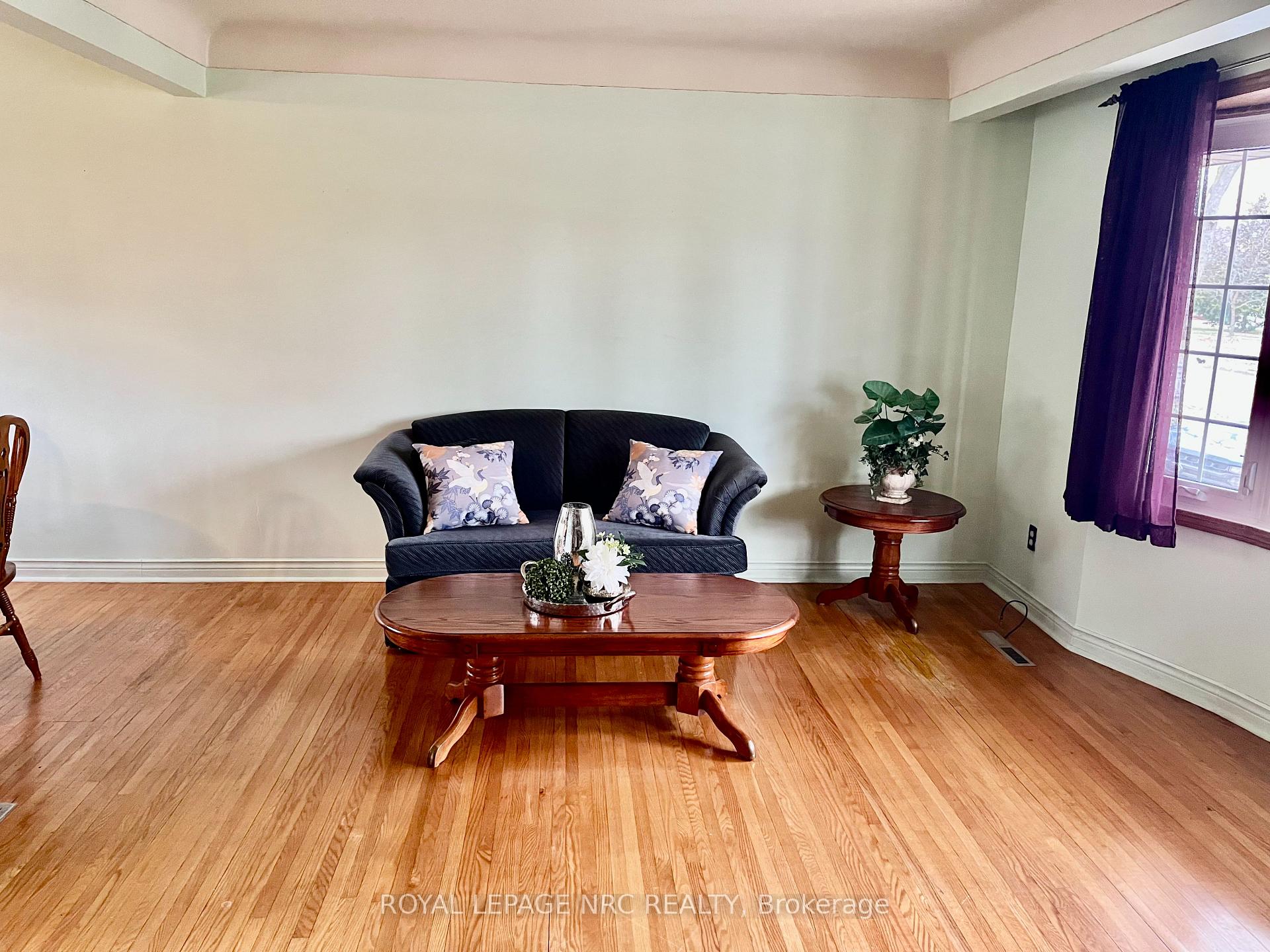 Photo 7 of 22 Rosemount Avenue, St. Catharines, Vine/Linwell — HOMEH