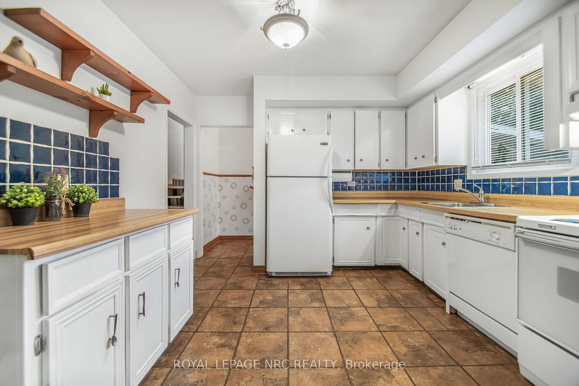 Photo 8 of 22 Rosemount Avenue, St. Catharines, Vine/Linwell — HOMEH