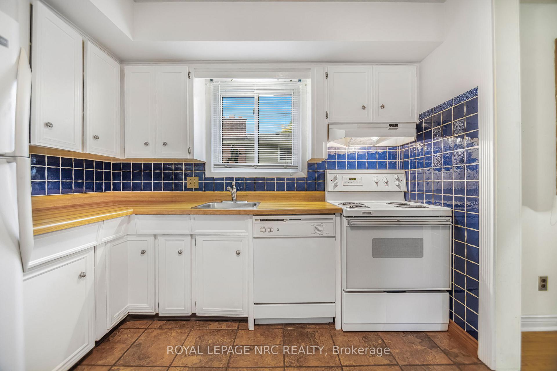 Photo 9 of 22 Rosemount Avenue, St. Catharines, Vine/Linwell — HOMEH
