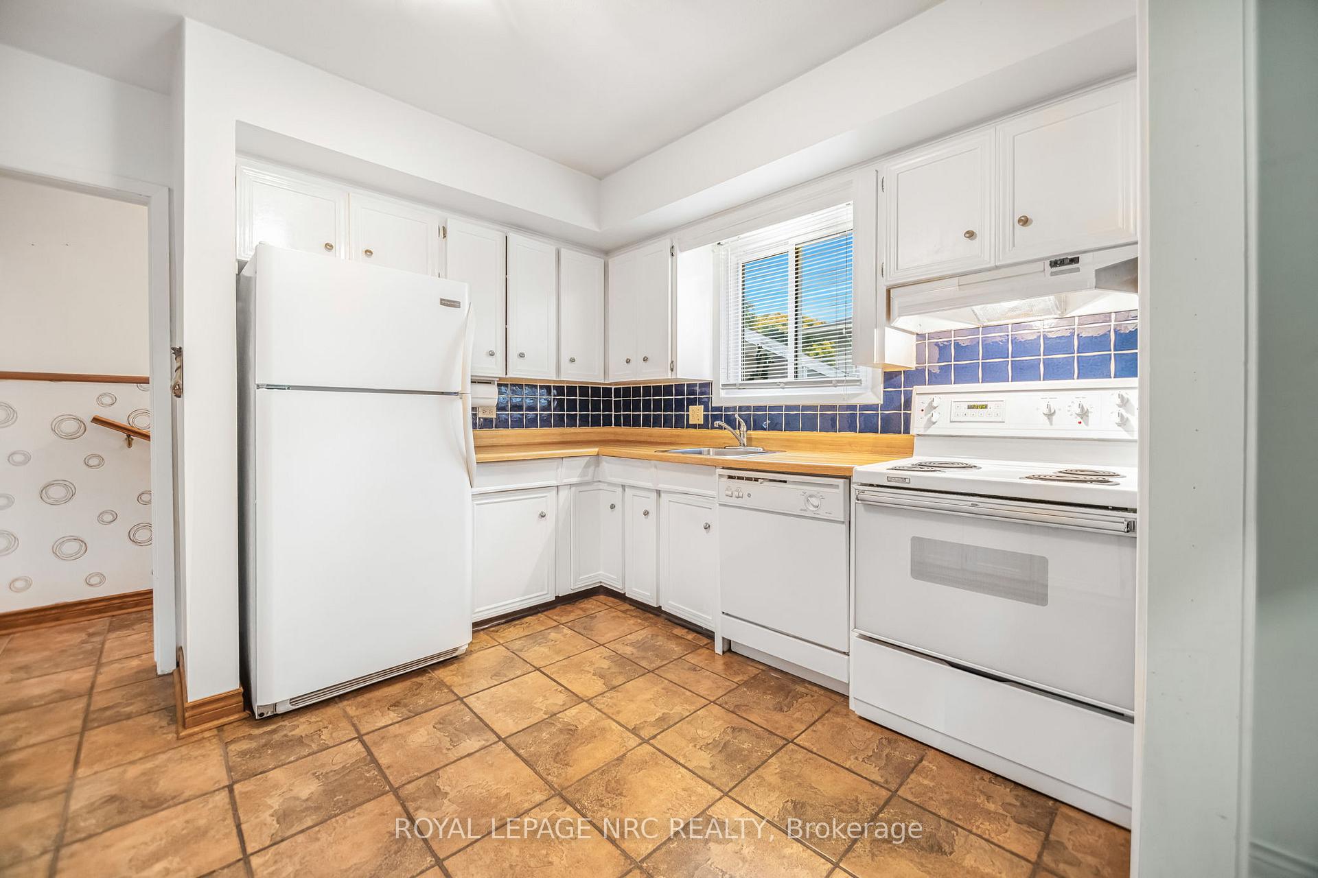 Photo 10 of 22 Rosemount Avenue, St. Catharines, Vine/Linwell — HOMEH