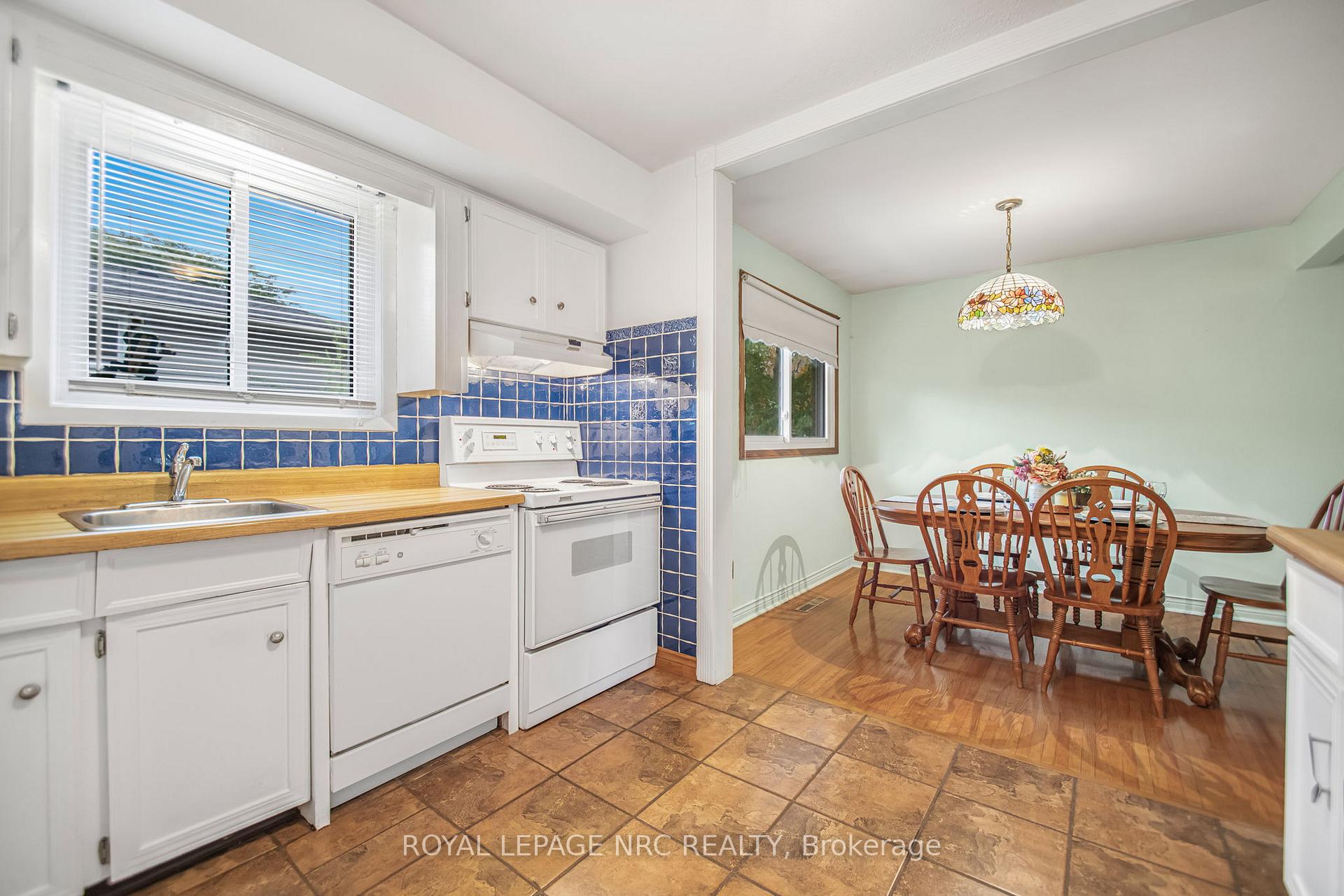 Photo 11 of 22 Rosemount Avenue, St. Catharines, Vine/Linwell — HOMEH
