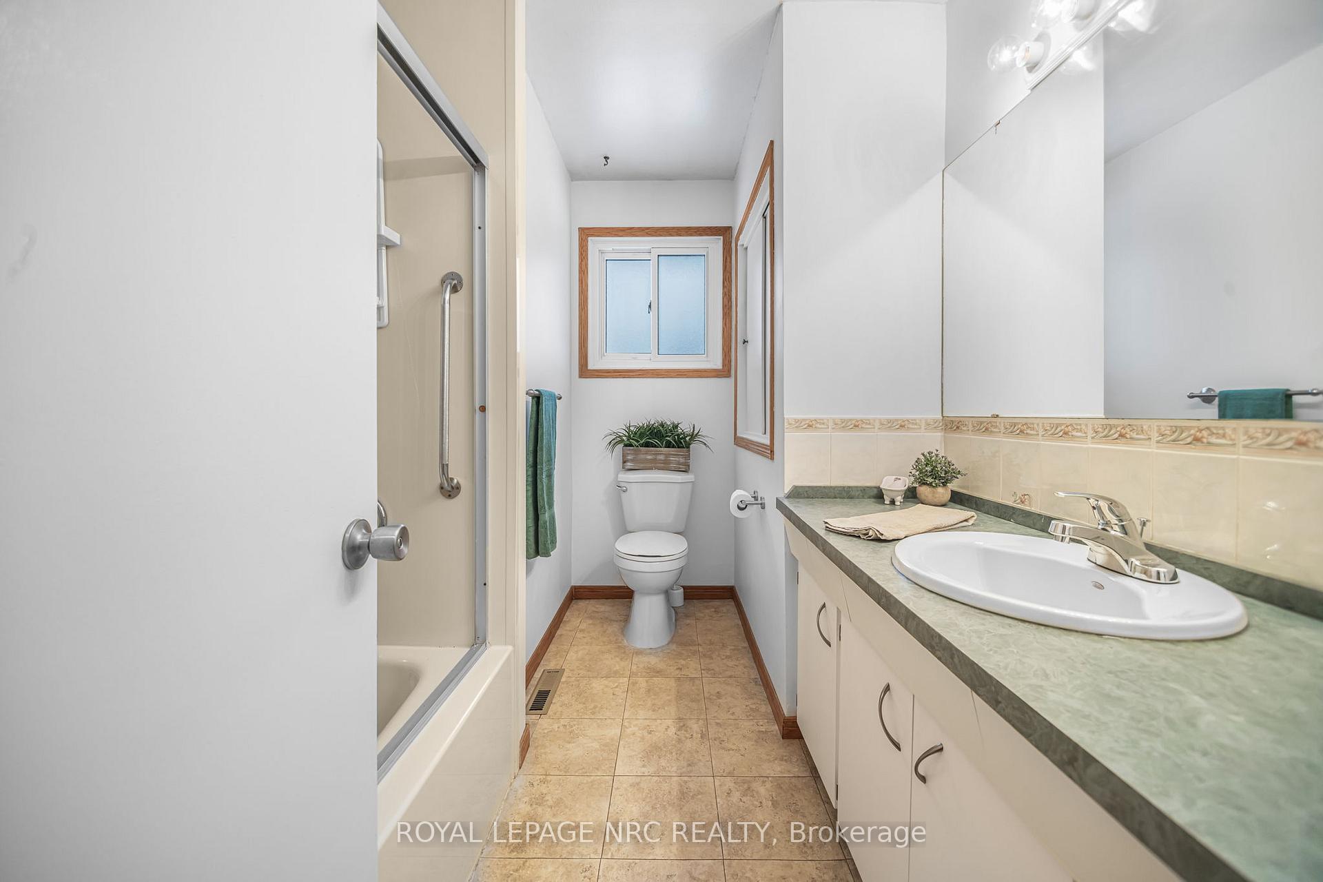 Photo 16 of 22 Rosemount Avenue, St. Catharines, Vine/Linwell — HOMEH