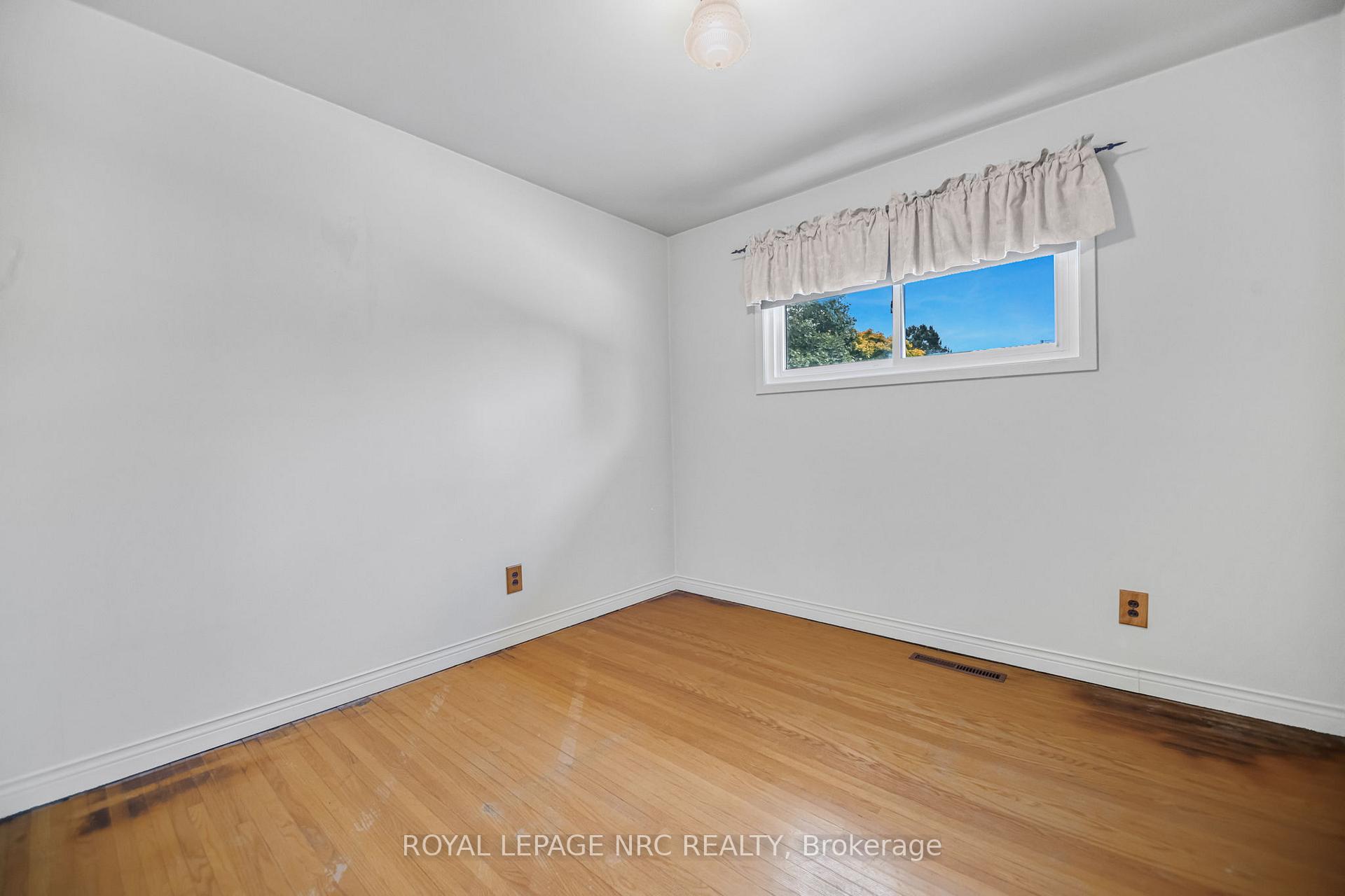 Photo 18 of 22 Rosemount Avenue, St. Catharines, Vine/Linwell — HOMEH