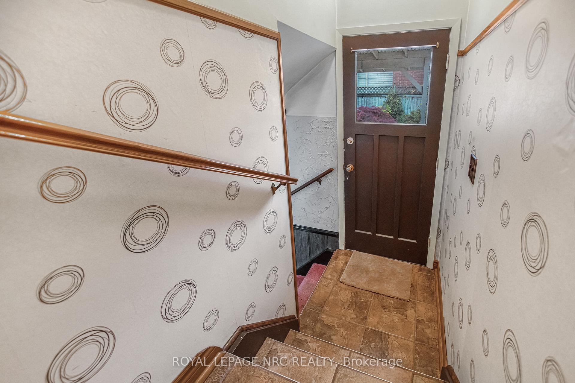Photo 23 of 22 Rosemount Avenue, St. Catharines, Vine/Linwell — HOMEH