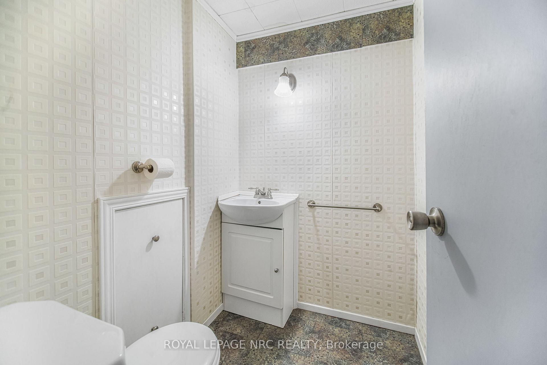 Photo 24 of 22 Rosemount Avenue, St. Catharines, Vine/Linwell — HOMEH
