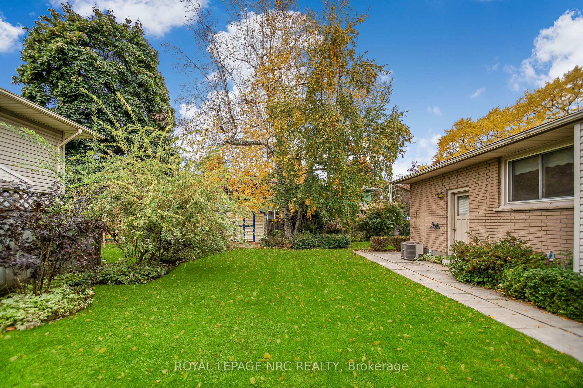 Photo 31 of 22 Rosemount Avenue, St. Catharines, Vine/Linwell — HOMEH