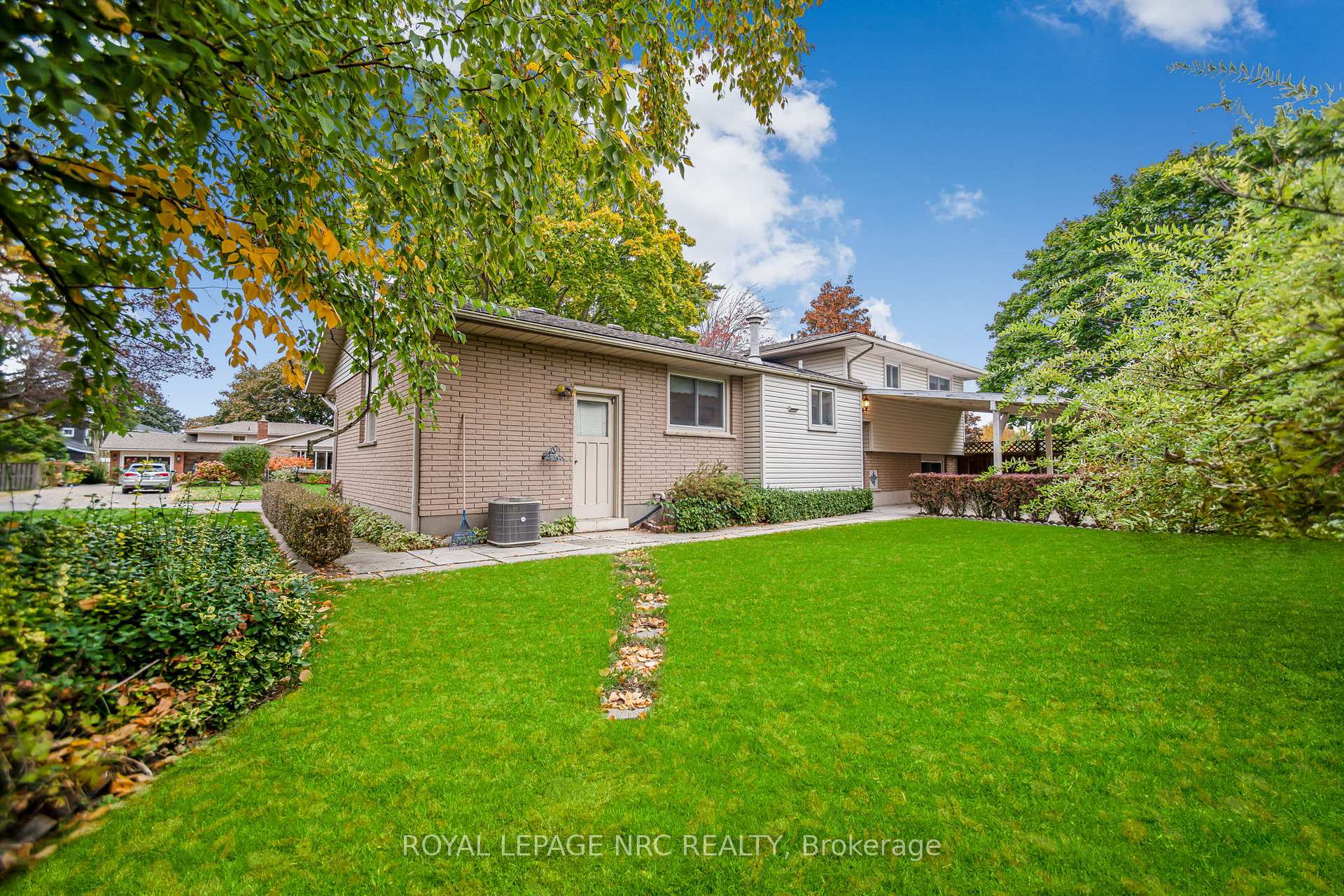 Photo 33 of 22 Rosemount Avenue, St. Catharines, Vine/Linwell — HOMEH