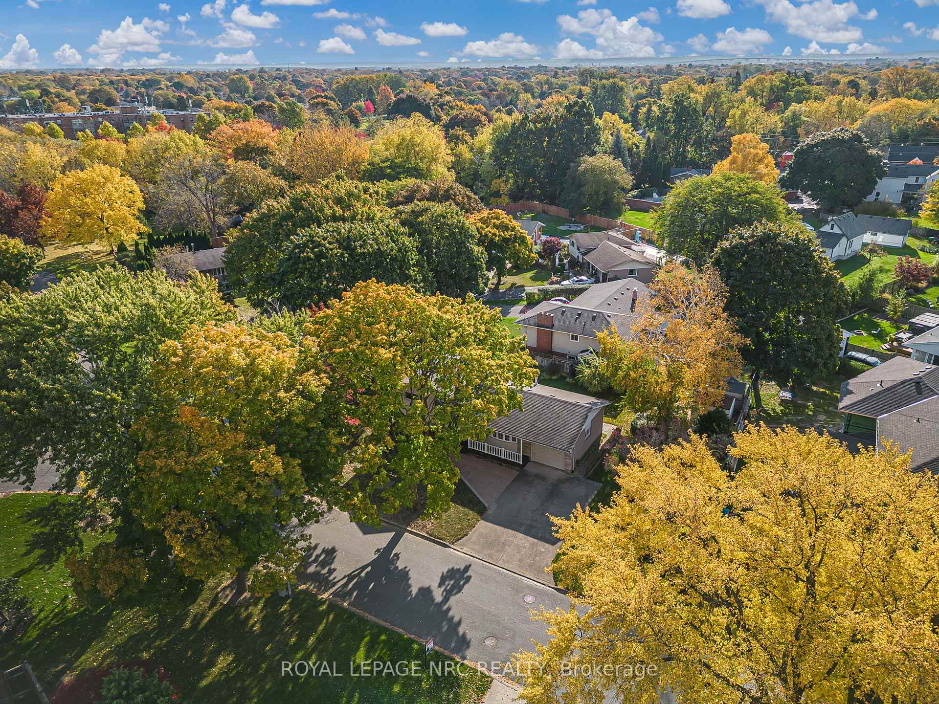 Photo 36 of 22 Rosemount Avenue, St. Catharines, Vine/Linwell — HOMEH