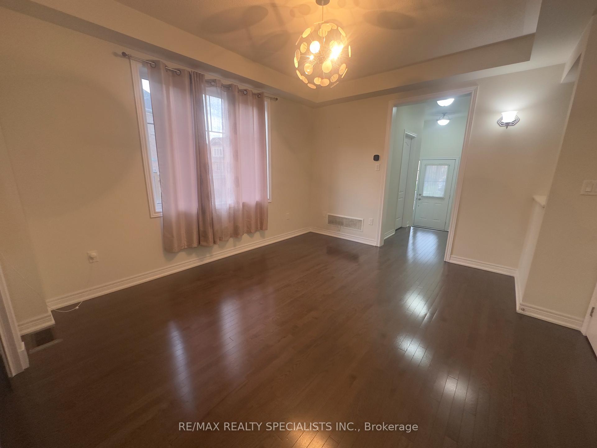 Photo 6 of Unit Main & Upp, 90 Tundra Road, Caledon, Rural Caledon — HOMEH