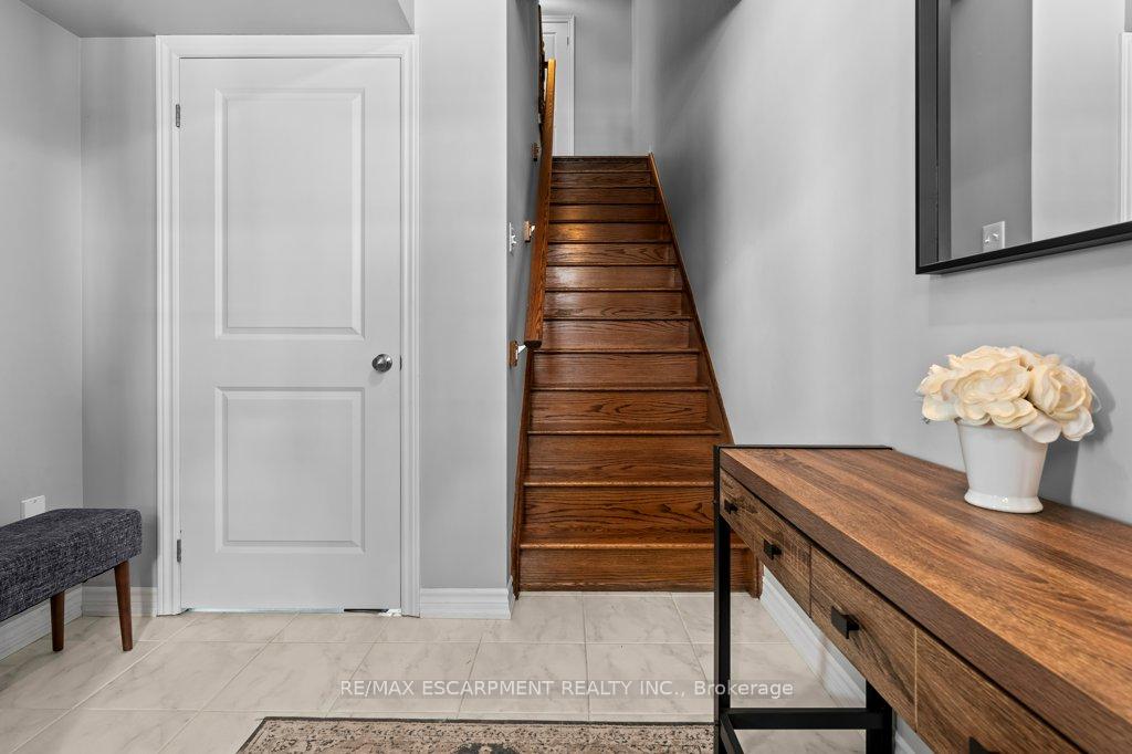 Photo 5 of Unit 25, 54 Nisbet Boulevard, Hamilton, Waterdown — HOMEH