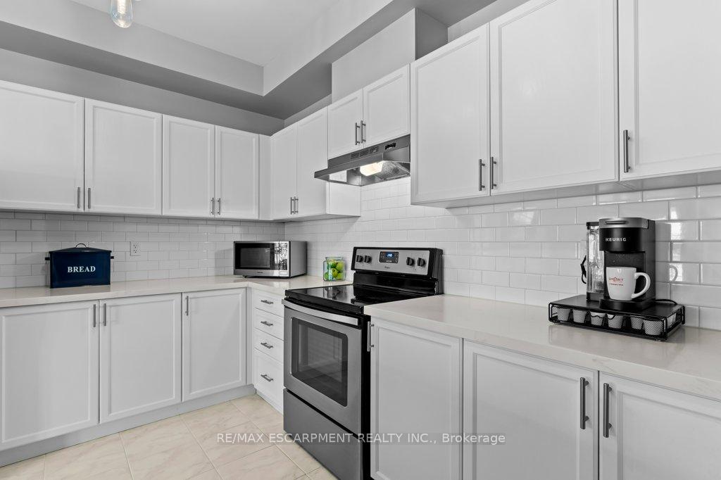 Photo 10 of Unit 25, 54 Nisbet Boulevard, Hamilton, Waterdown — HOMEH