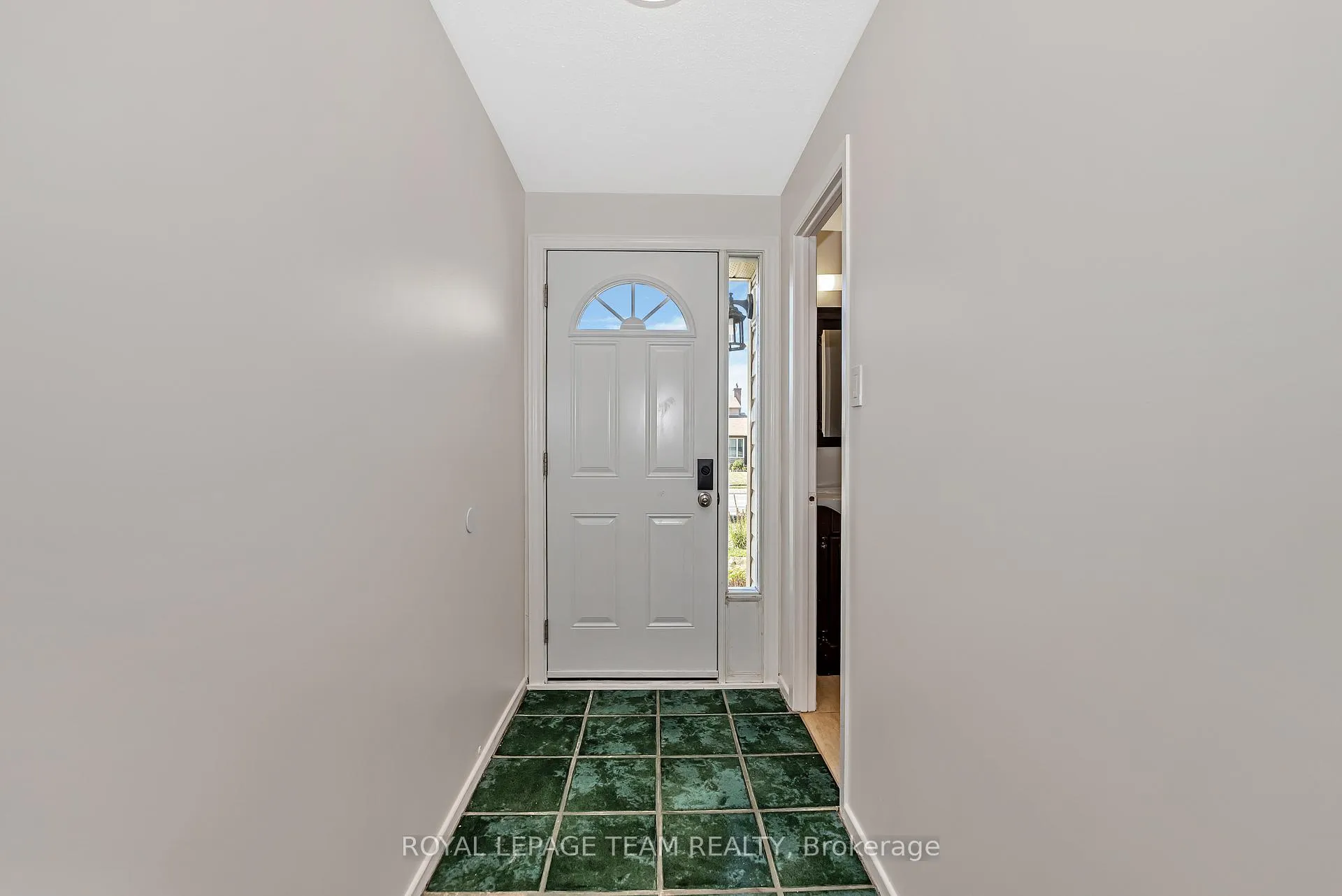 Photo 7 of Unit 10, 31 Malvern Drive, Ottawa, Barrhaven - Pheasant Run — HOMEH