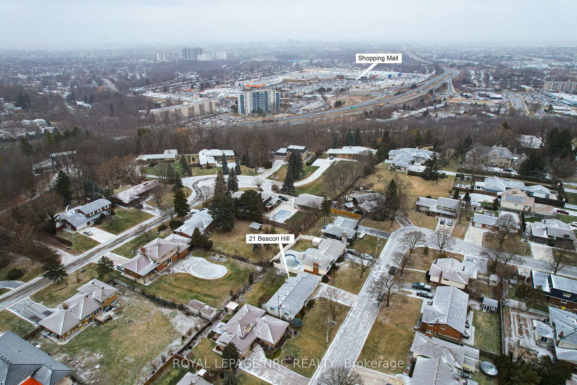 Photo 3 of 21 Beacon Hill Drive, St. Catharines, Burleigh Hill — HOMEH