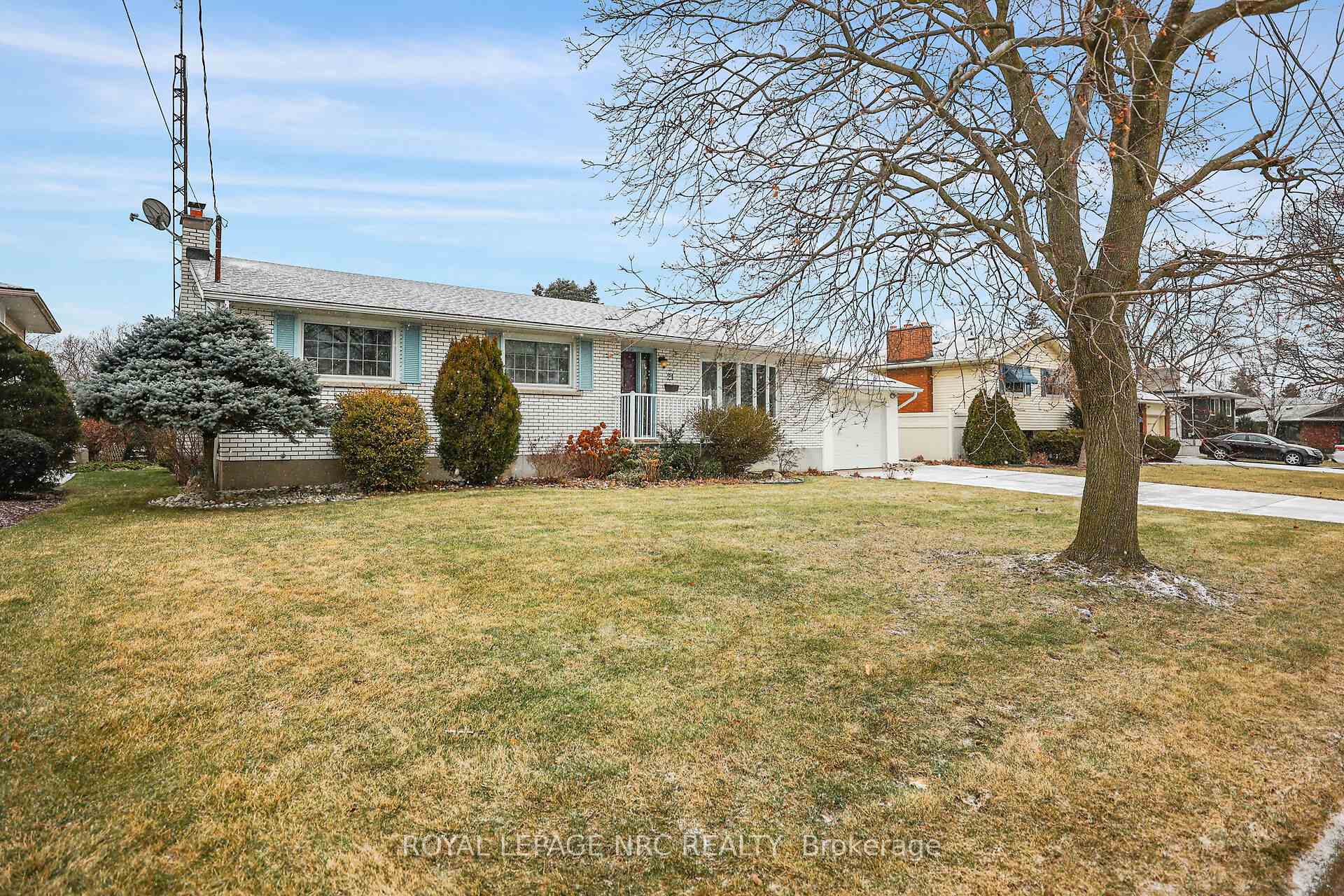 Photo 4 of 21 Beacon Hill Drive, St. Catharines, Burleigh Hill — HOMEH