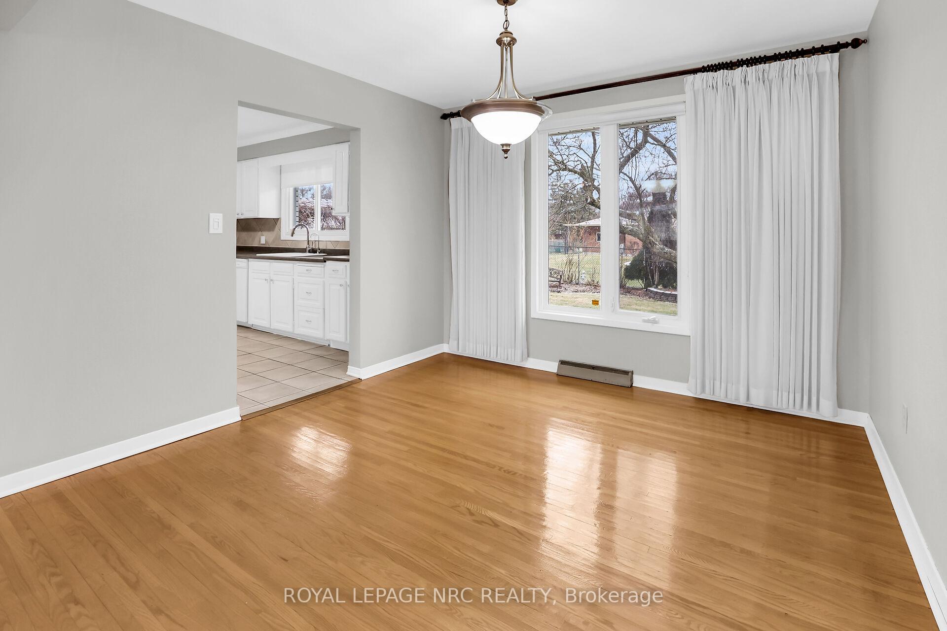 Photo 9 of 21 Beacon Hill Drive, St. Catharines, Burleigh Hill — HOMEH