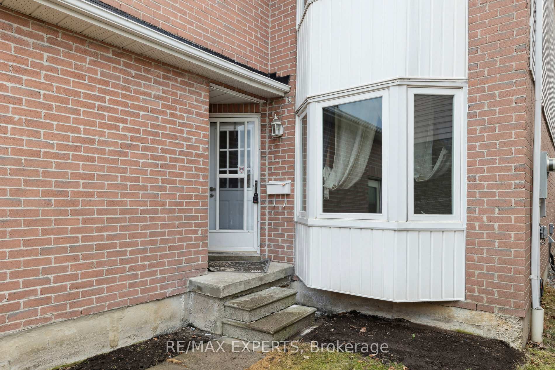 Photo 4 of 162 Reed Drive, Ajax, Central — HOMEH