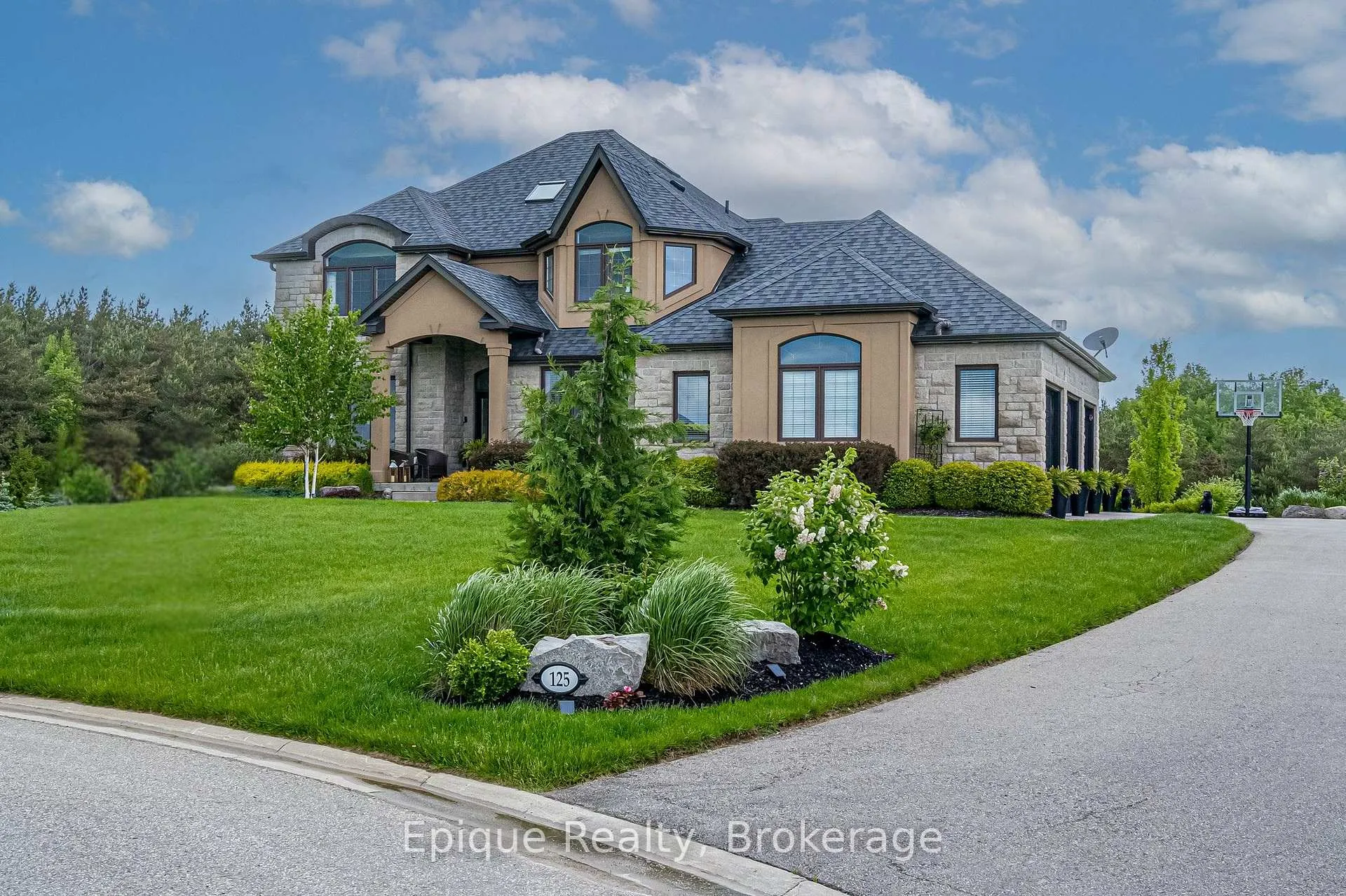 Front of 125 Crewson Court