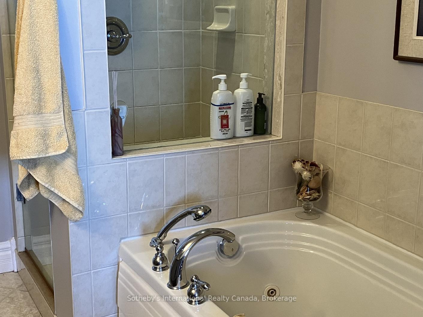 Photo 14 of 481 Mariners Way, Collingwood — HOMEH