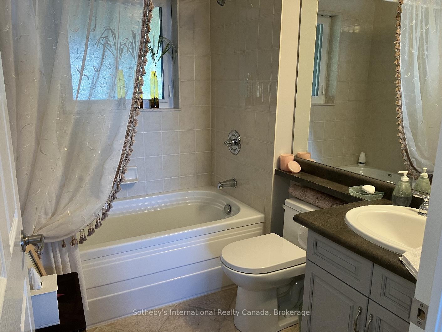 Photo 21 of 481 Mariners Way, Collingwood — HOMEH