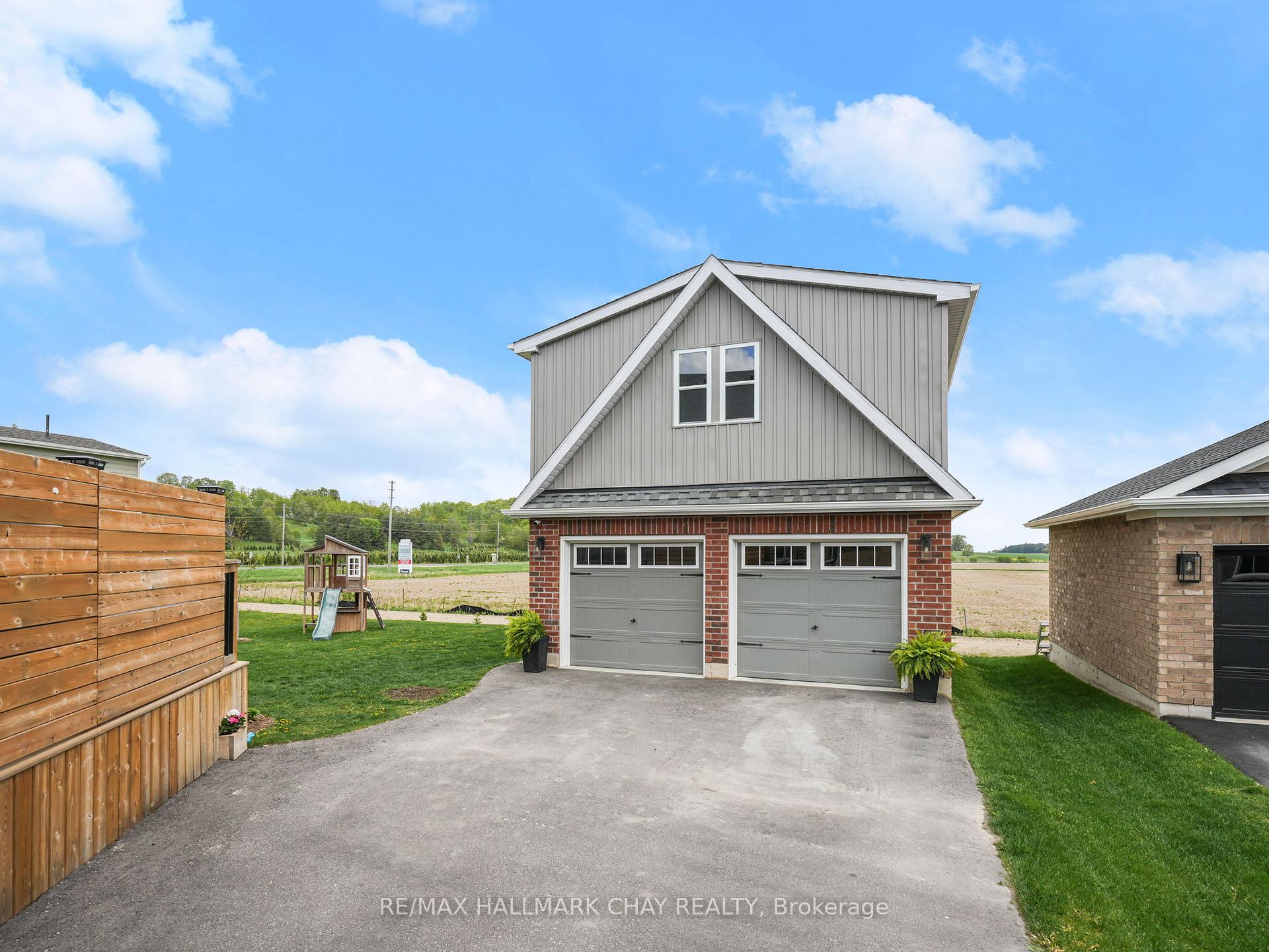 Photo 3 of 227 Mary Street, Clearview, Creemore — HOMEH