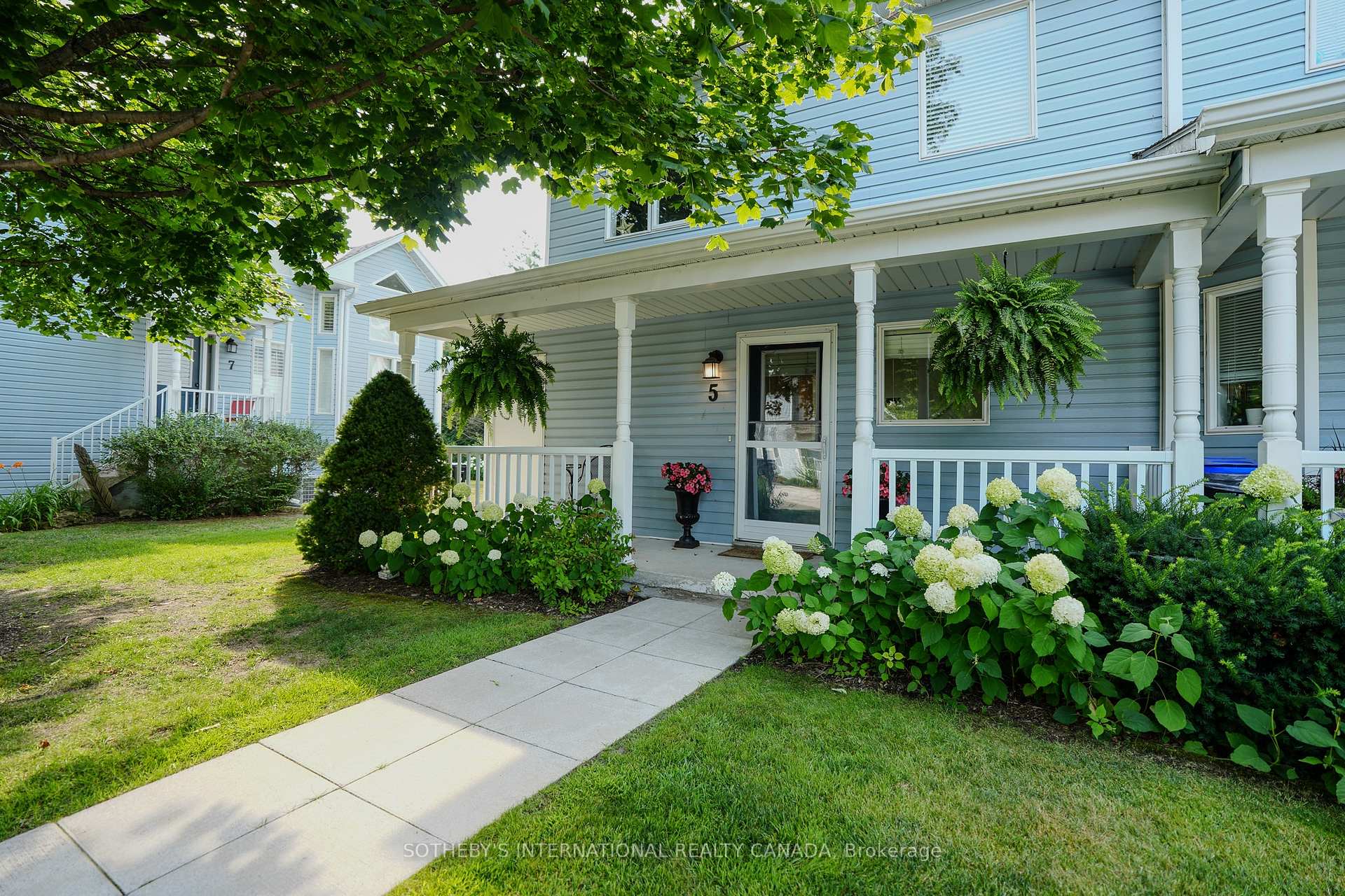 Front of 5 Valleymede Court