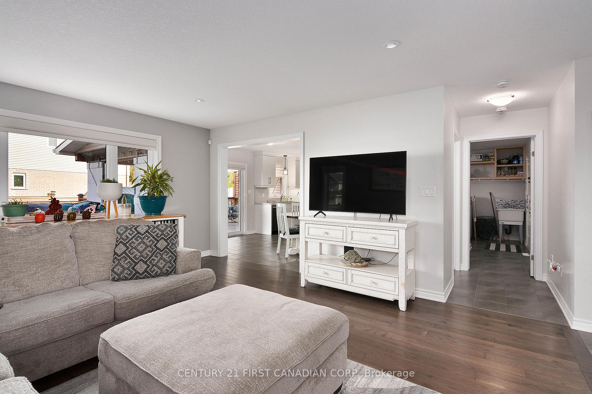 Photo 6 of 1 Russet Lane, St. Thomas — HOMEH