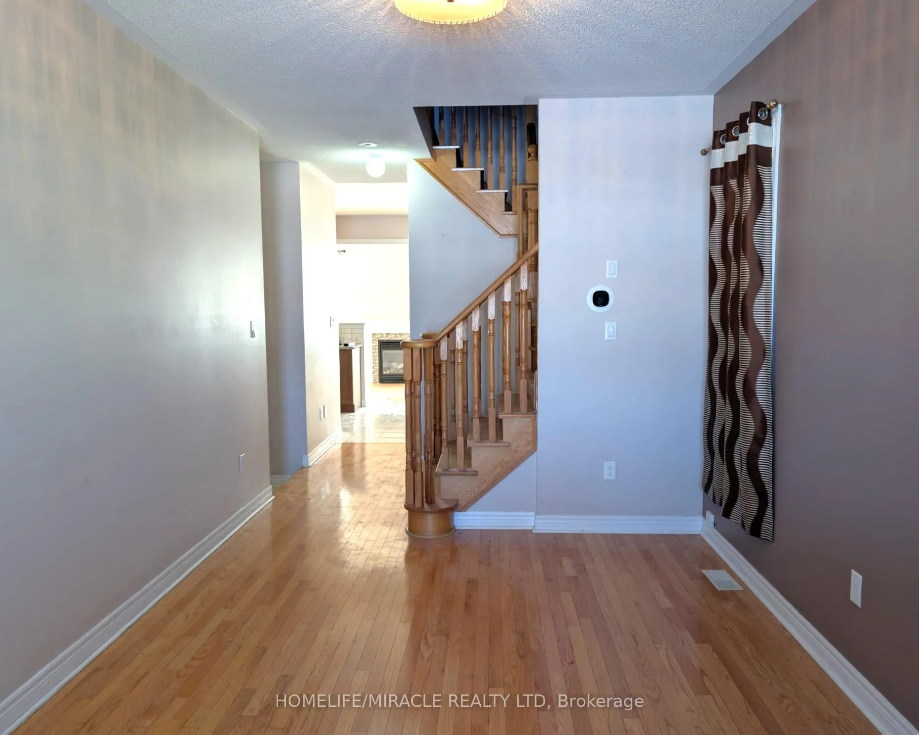 Photo 2 of 18 Alicewood Grove, Brampton, Sandringham-Wellington — HOMEH