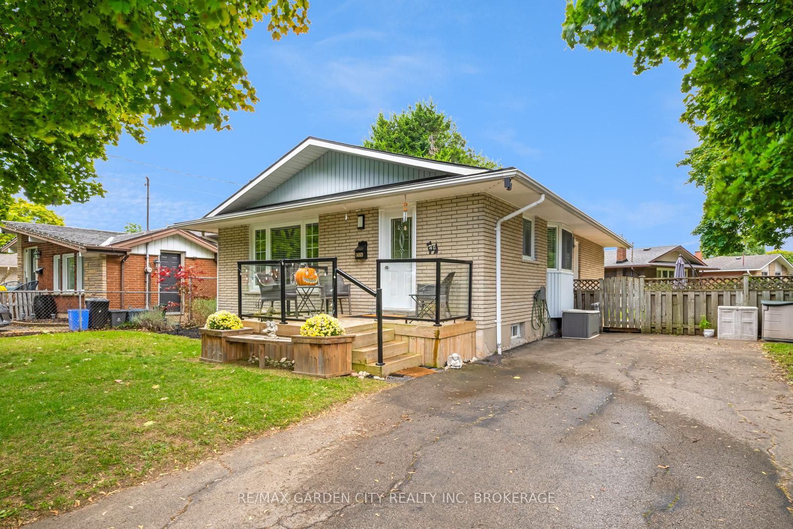 Photo 2 of 40 Densgrove Drive, St. Catharines, Vine/Linwell — HOMEH